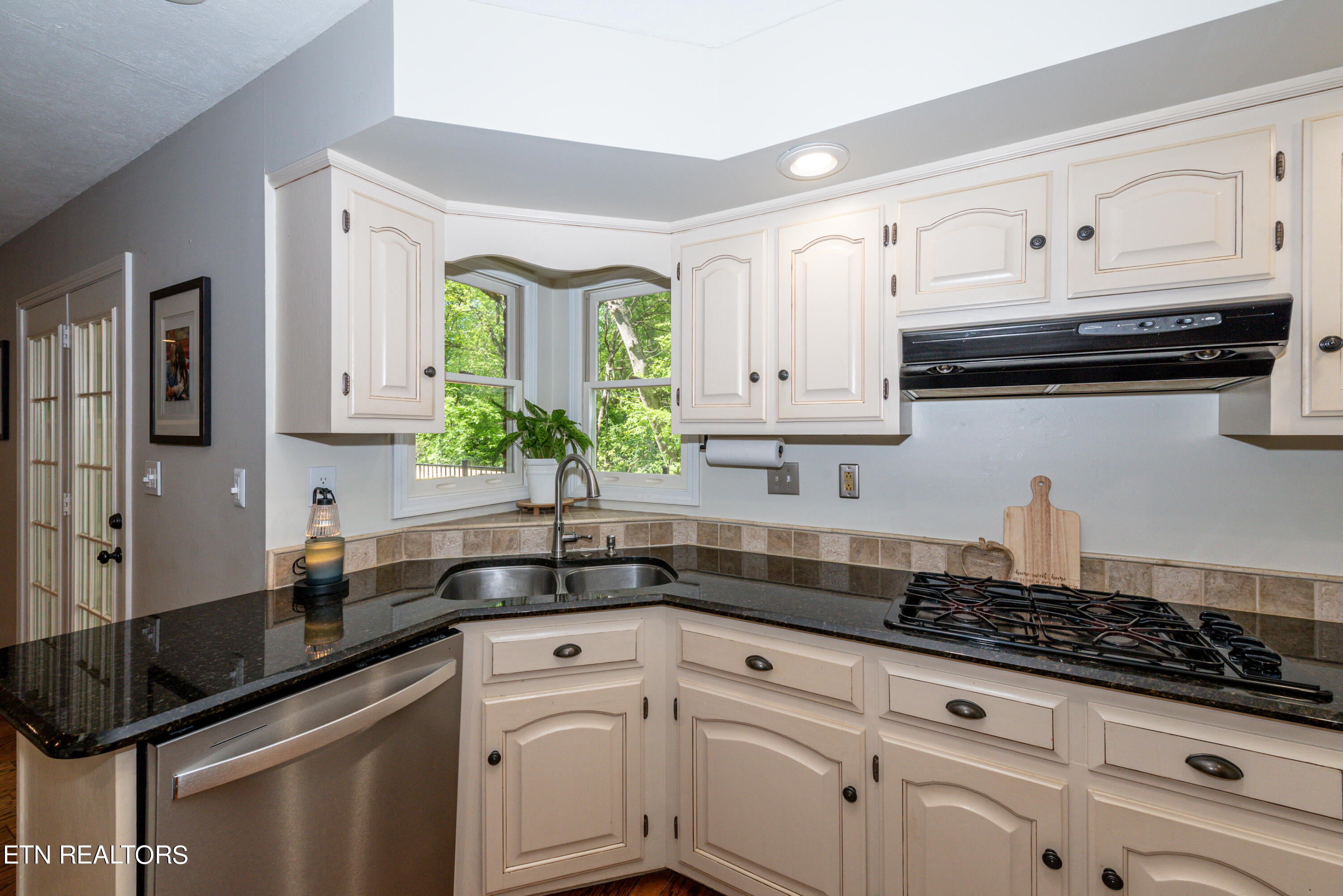 702 Knights Bridge Rd