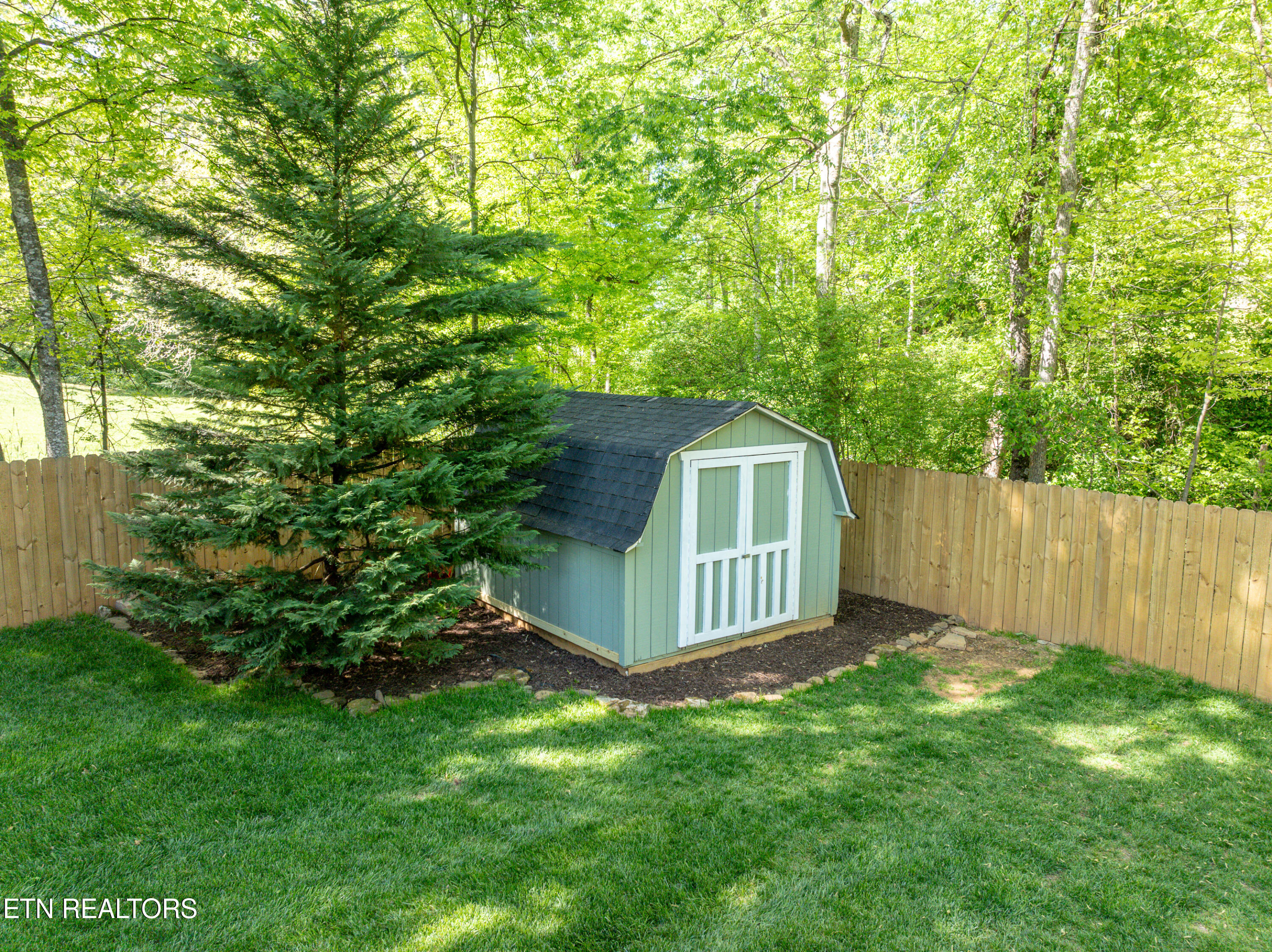 702 Knights Bridge Rd