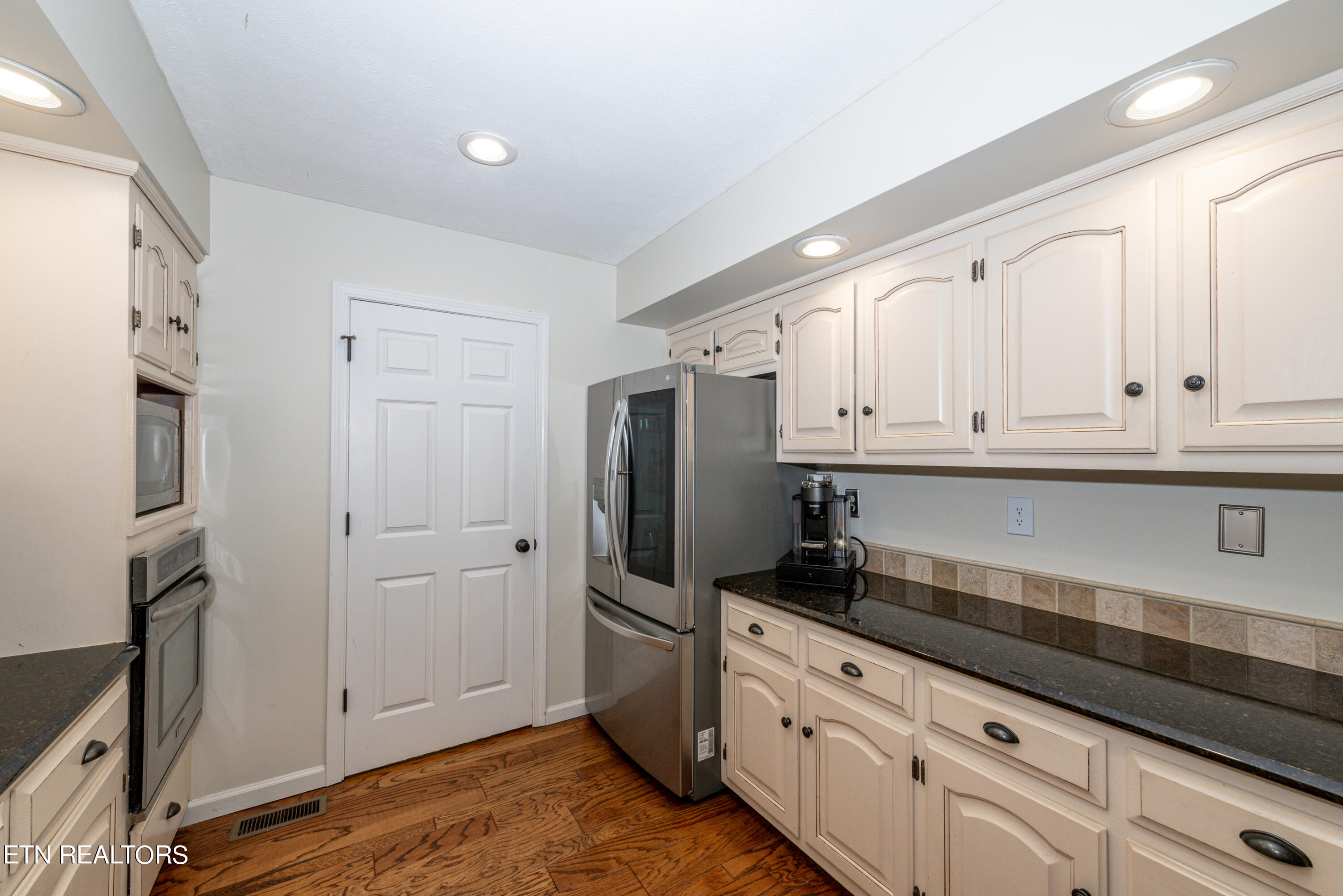 702 Knights Bridge Rd