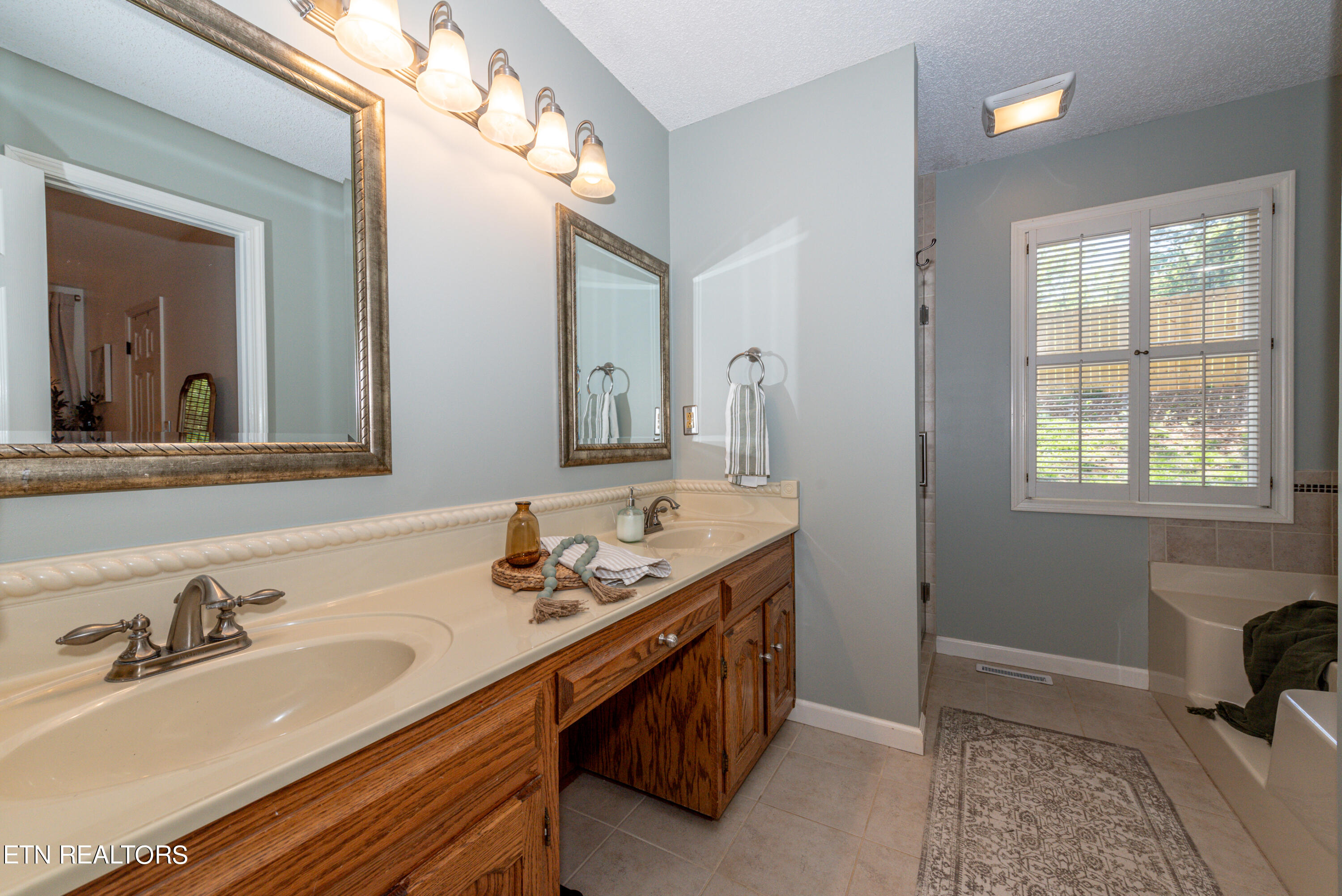 702 Knights Bridge Rd