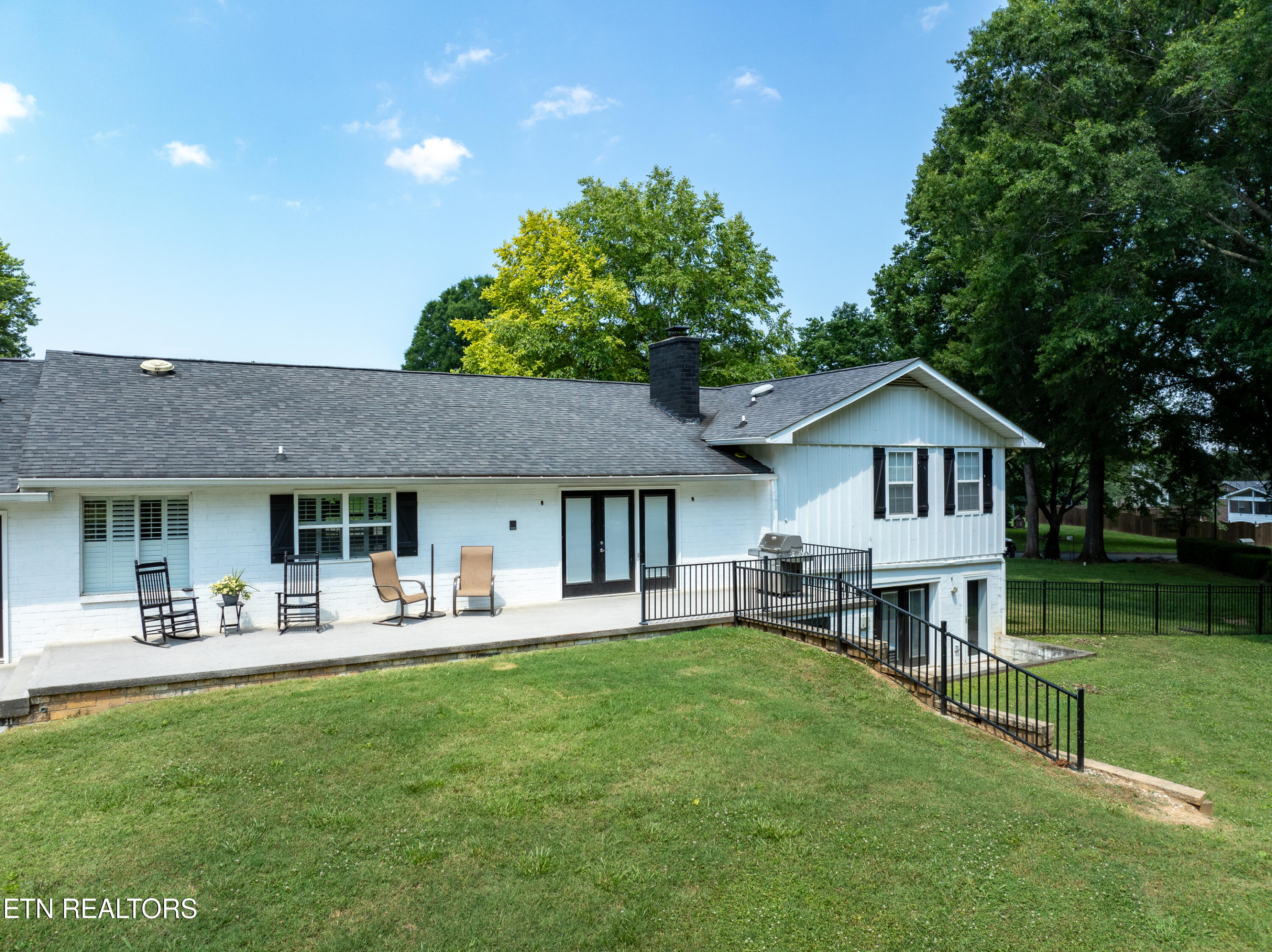 2210 Canterbury Circle