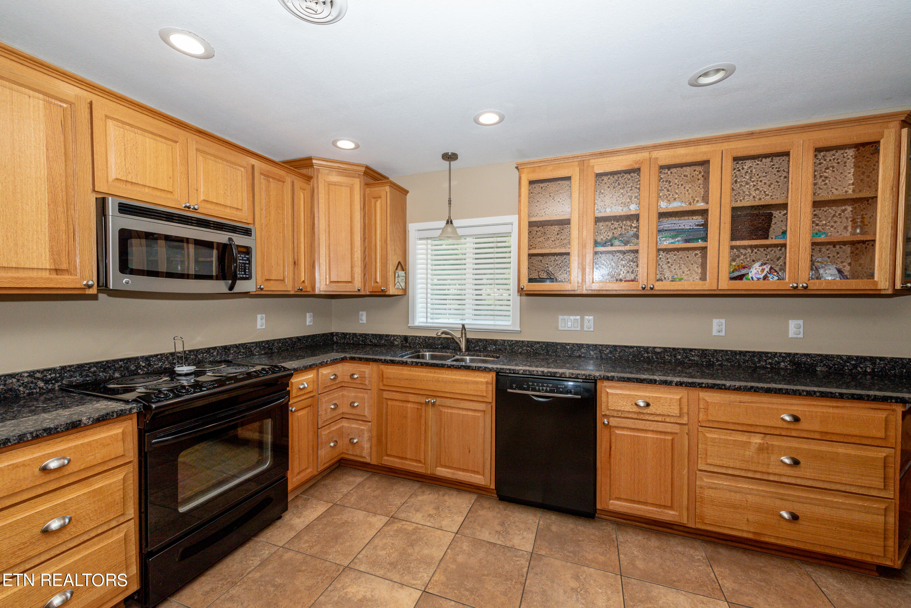 2210 Canterbury Circle