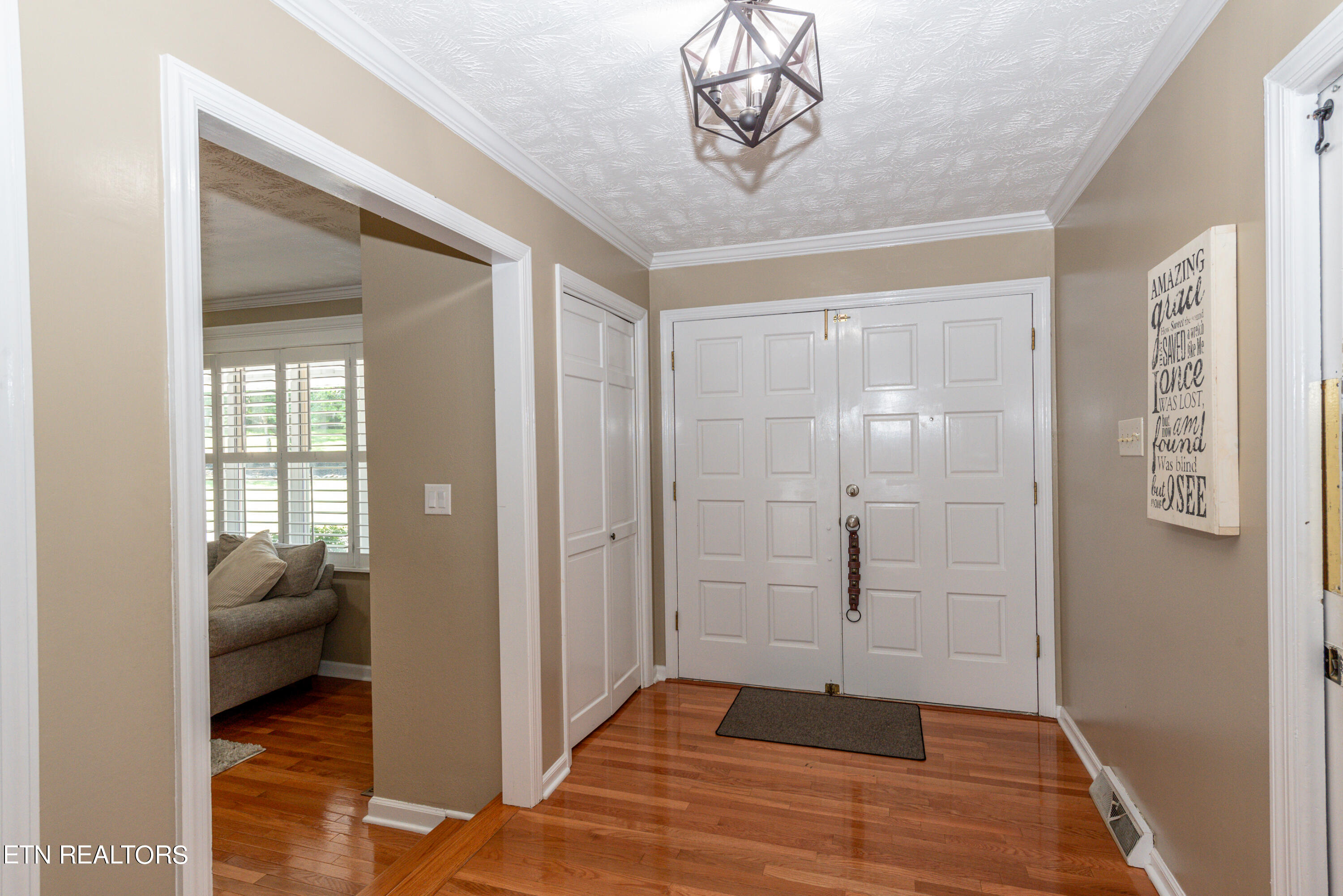 2210 Canterbury Circle