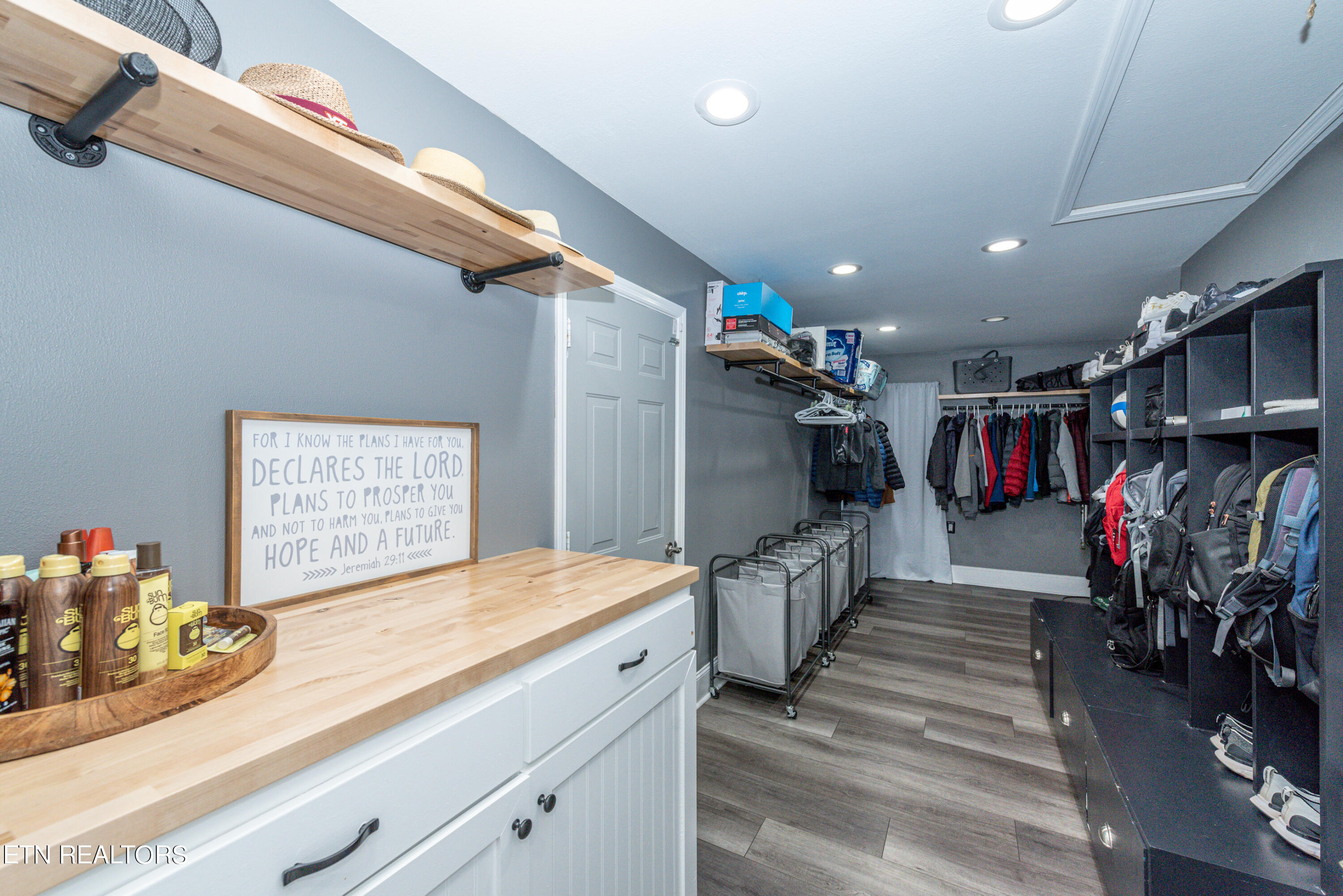 2210 Canterbury Circle