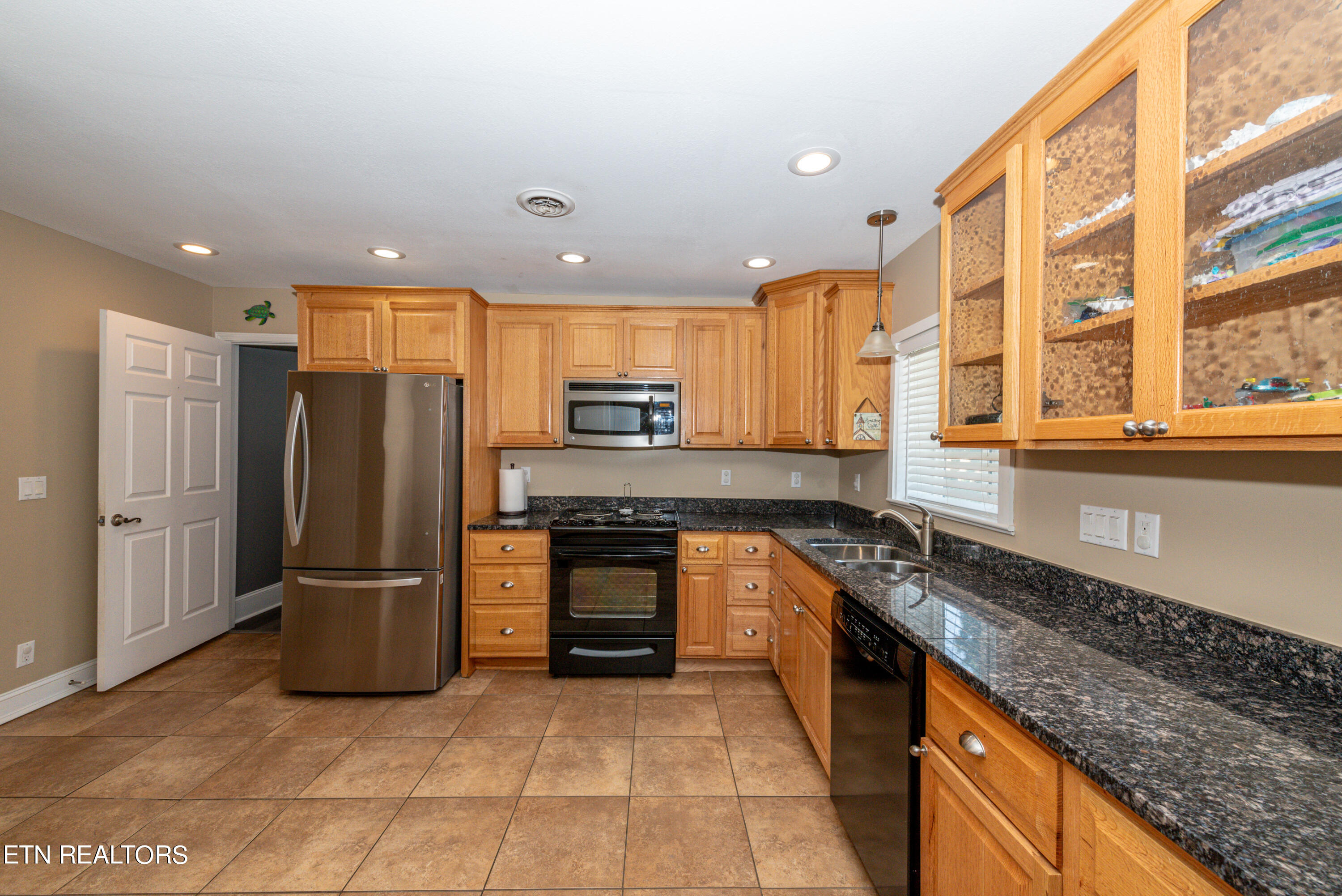 2210 Canterbury Circle