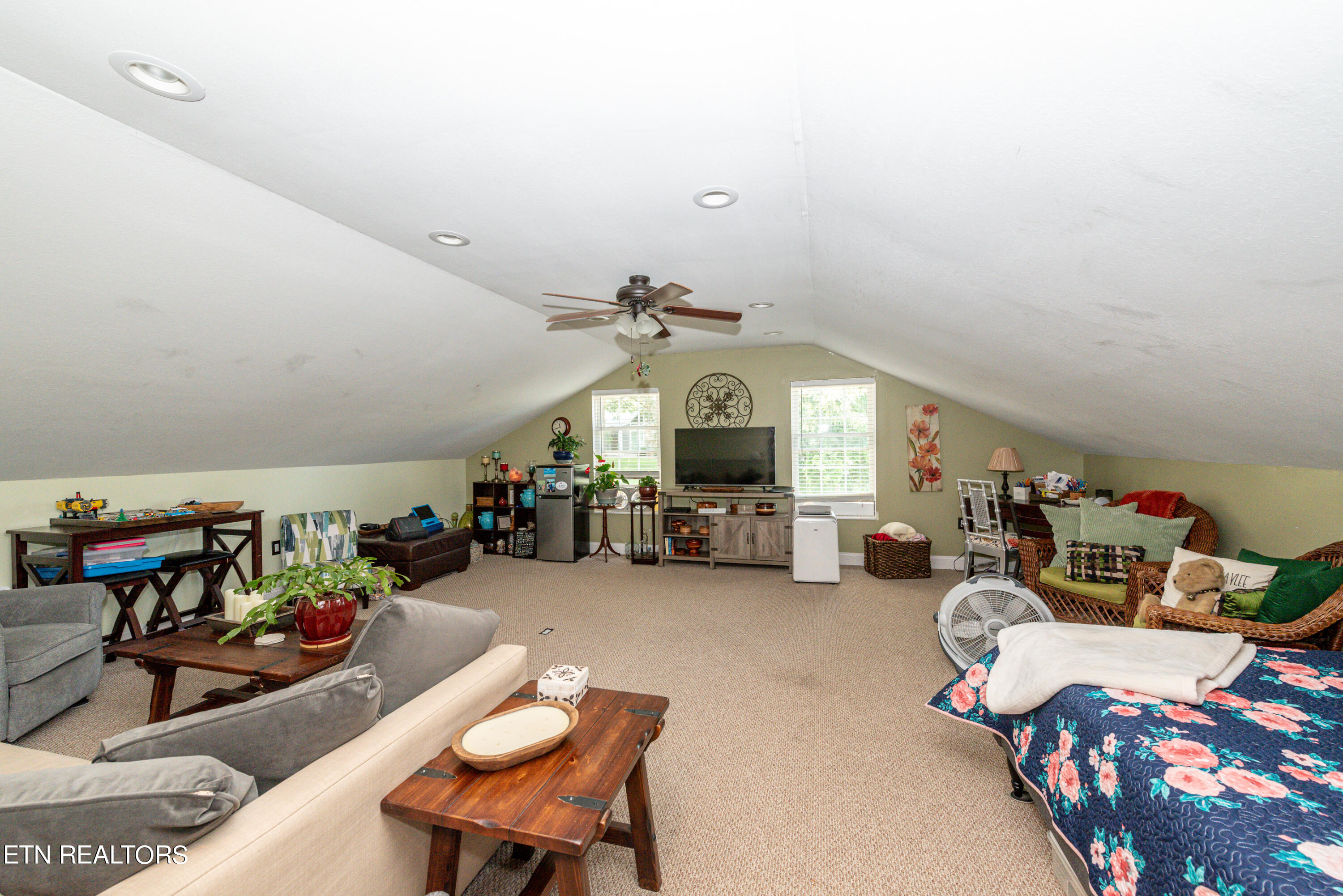 2210 Canterbury Circle