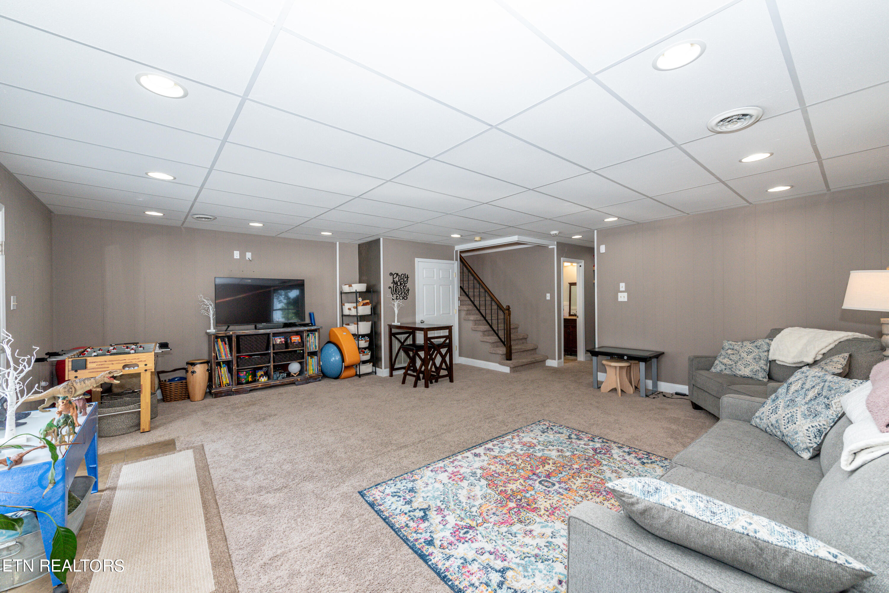 2210 Canterbury Circle