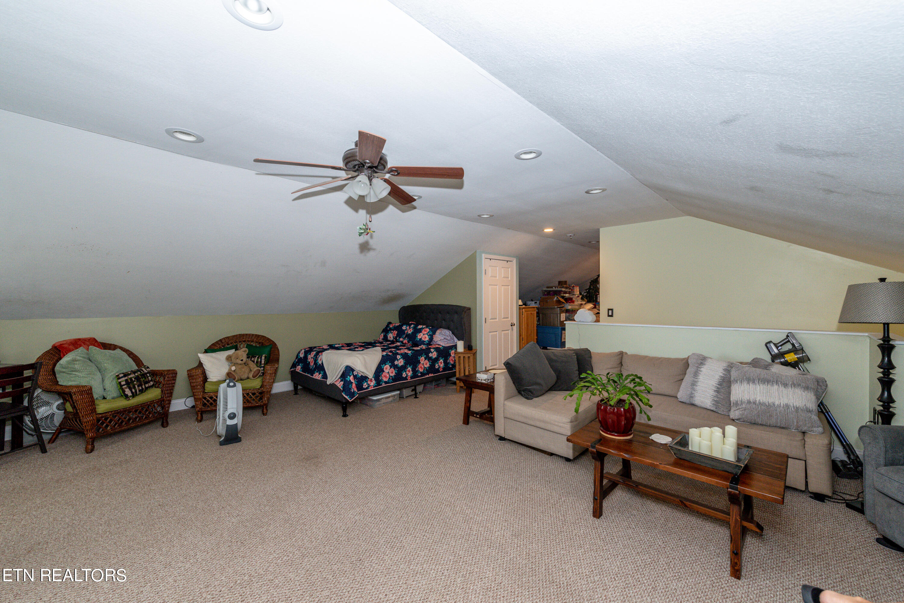 2210 Canterbury Circle