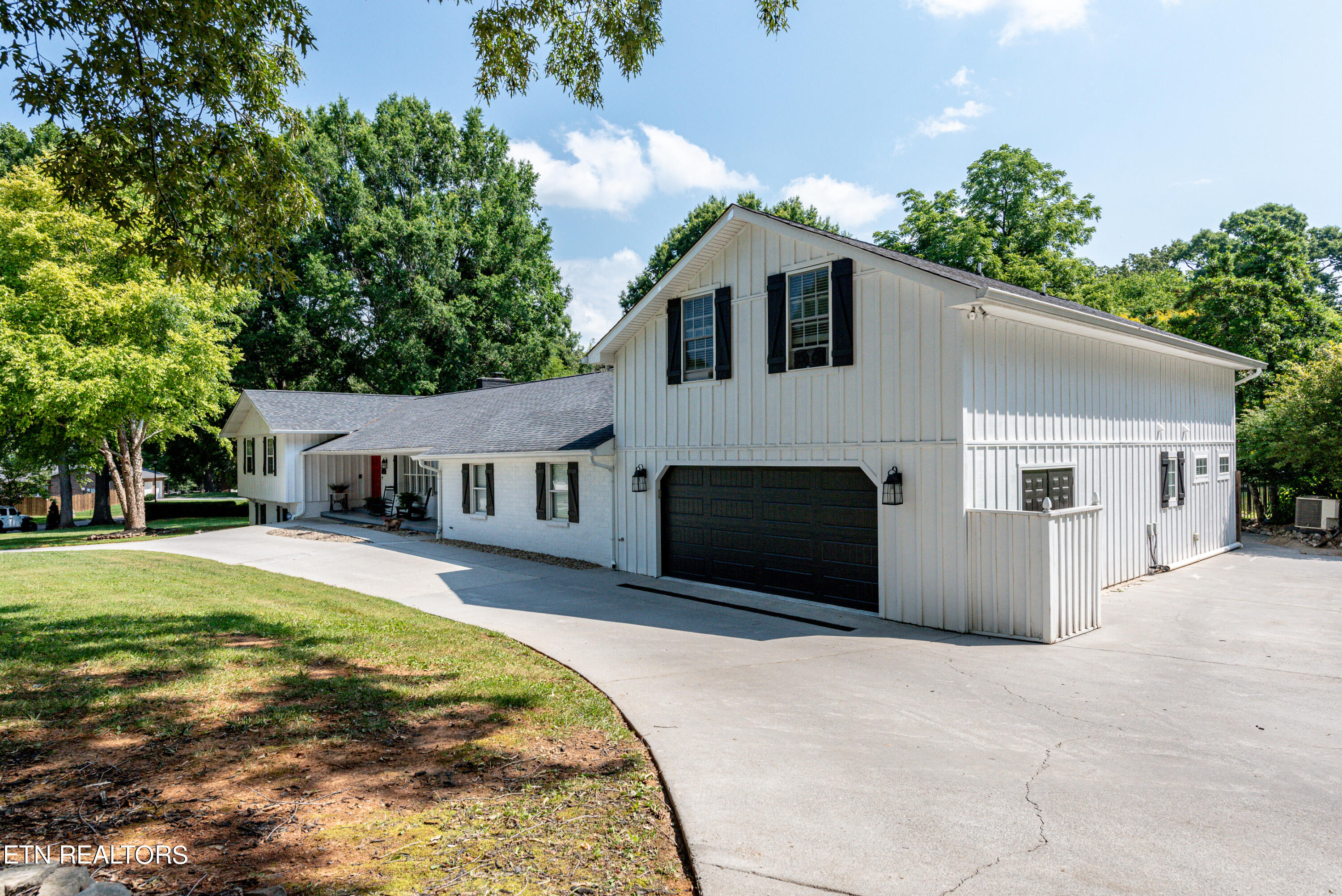 2210 Canterbury Circle