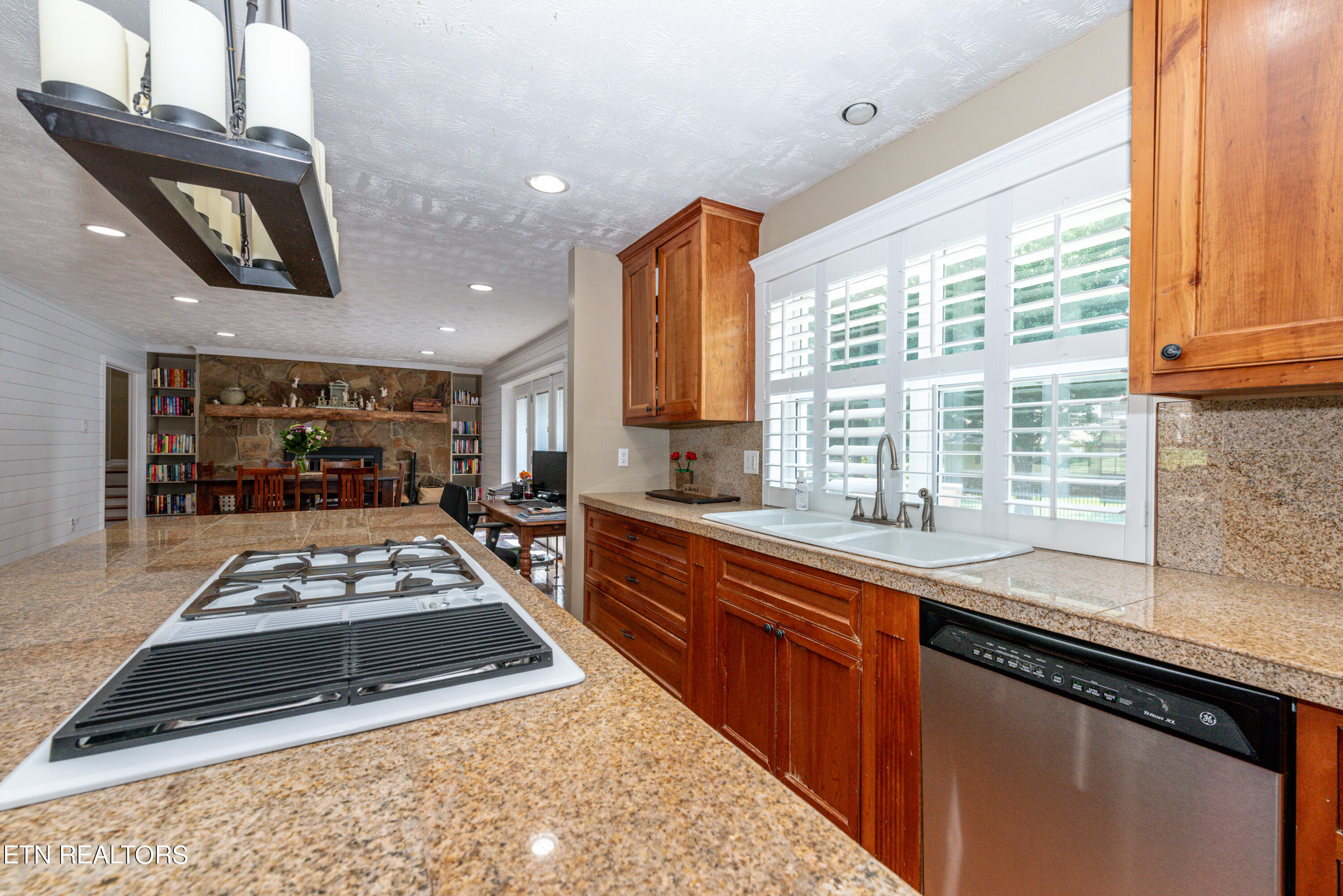 2210 Canterbury Circle