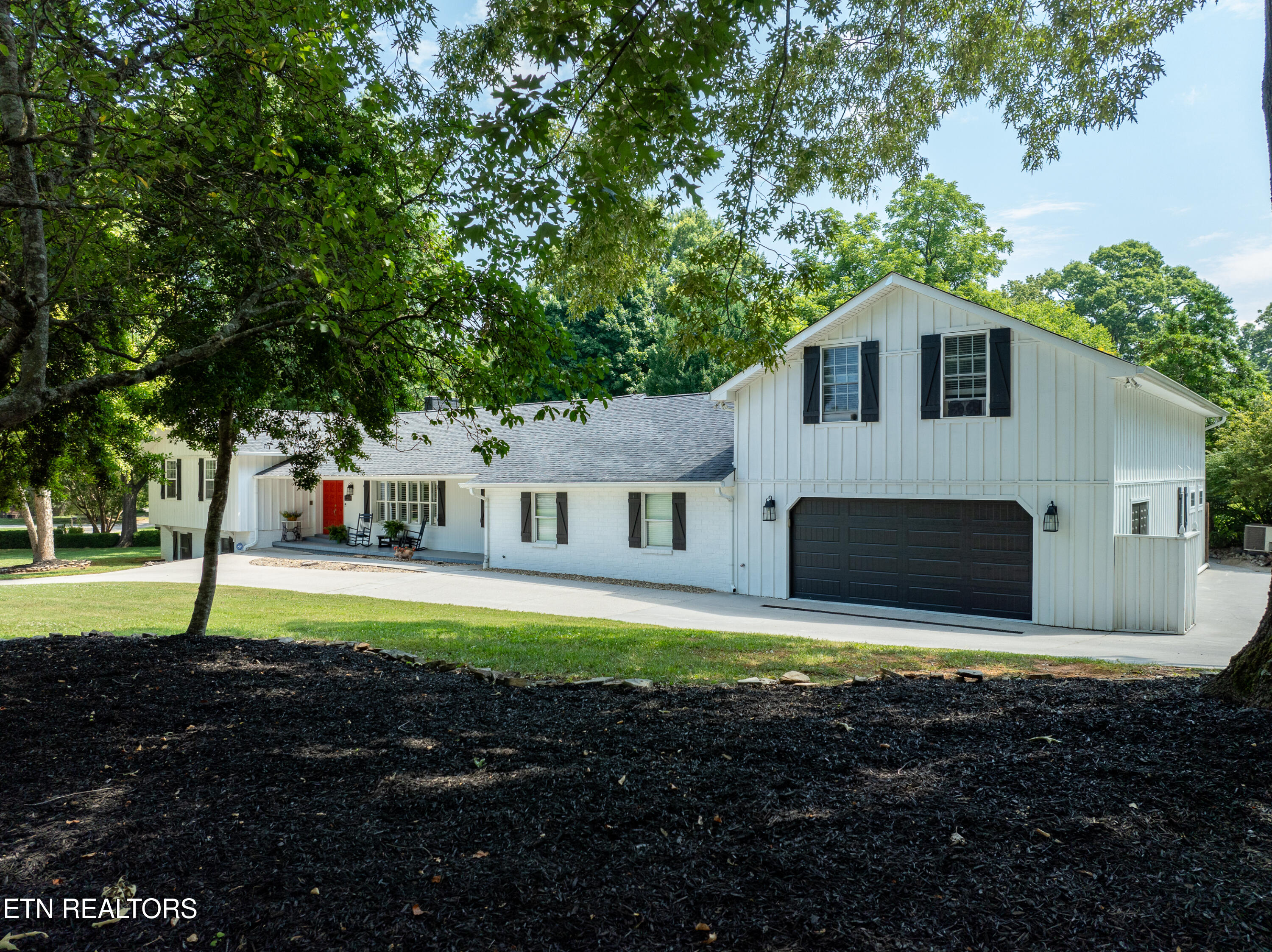 2210 Canterbury Circle