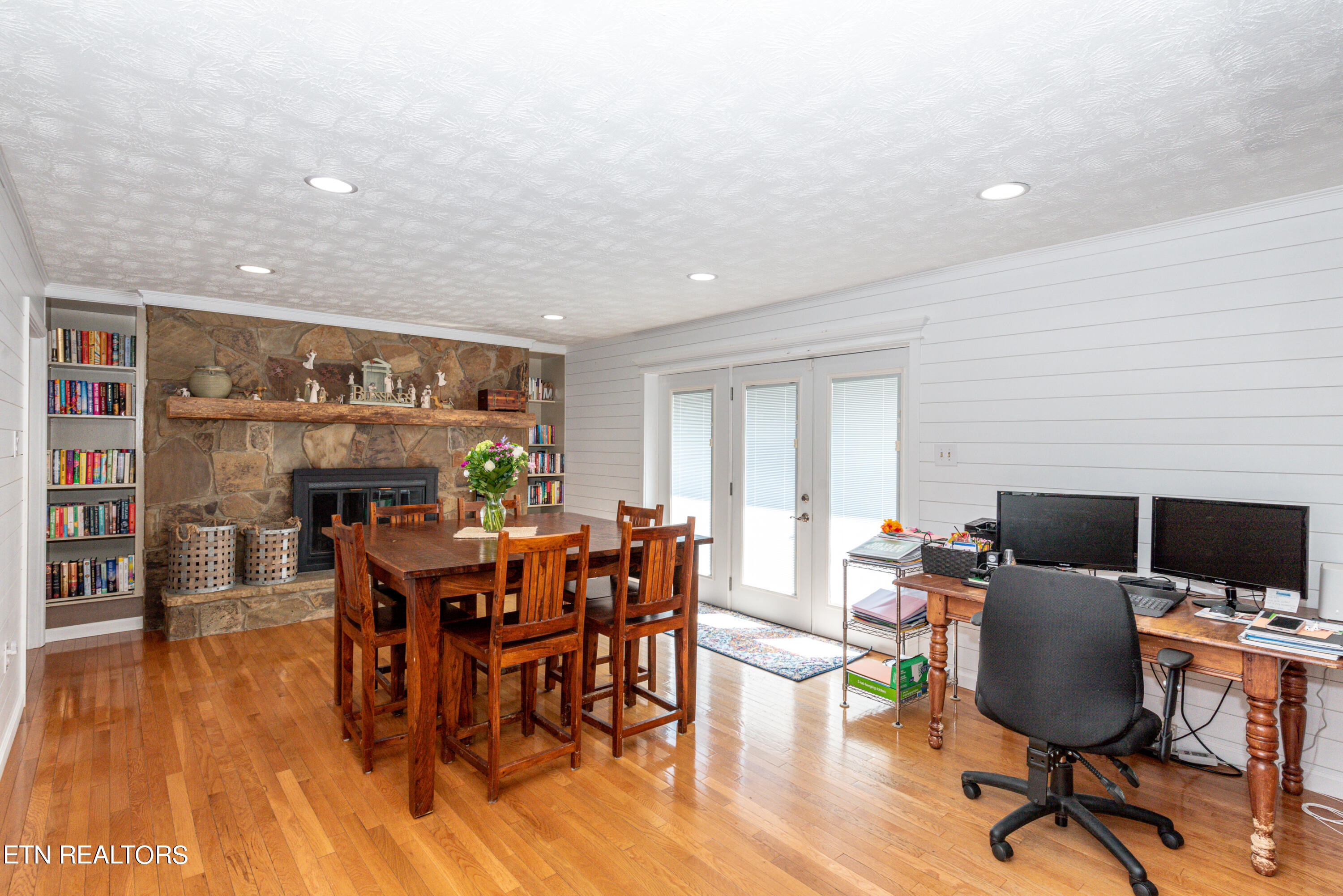 2210 Canterbury Circle