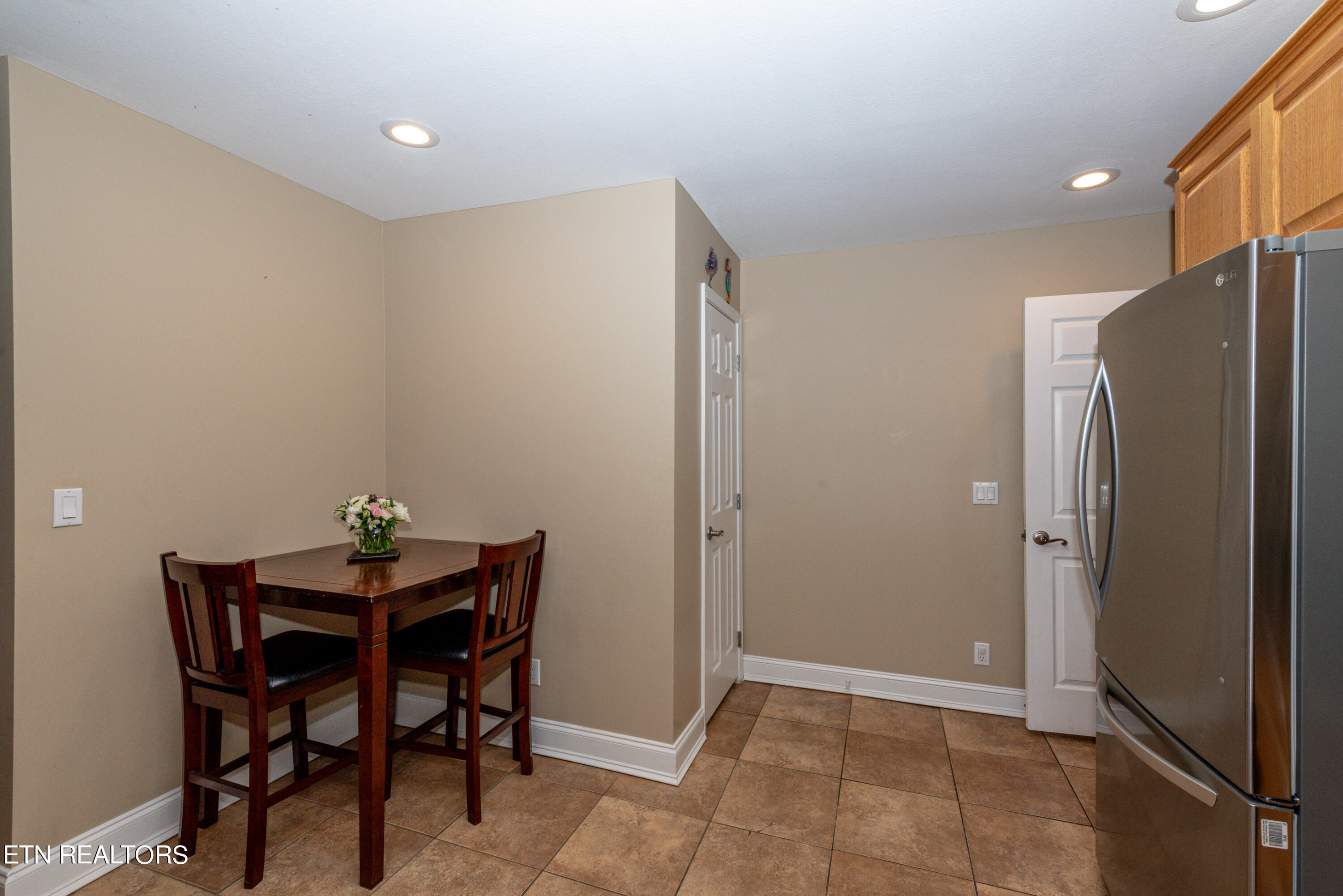 2210 Canterbury Circle