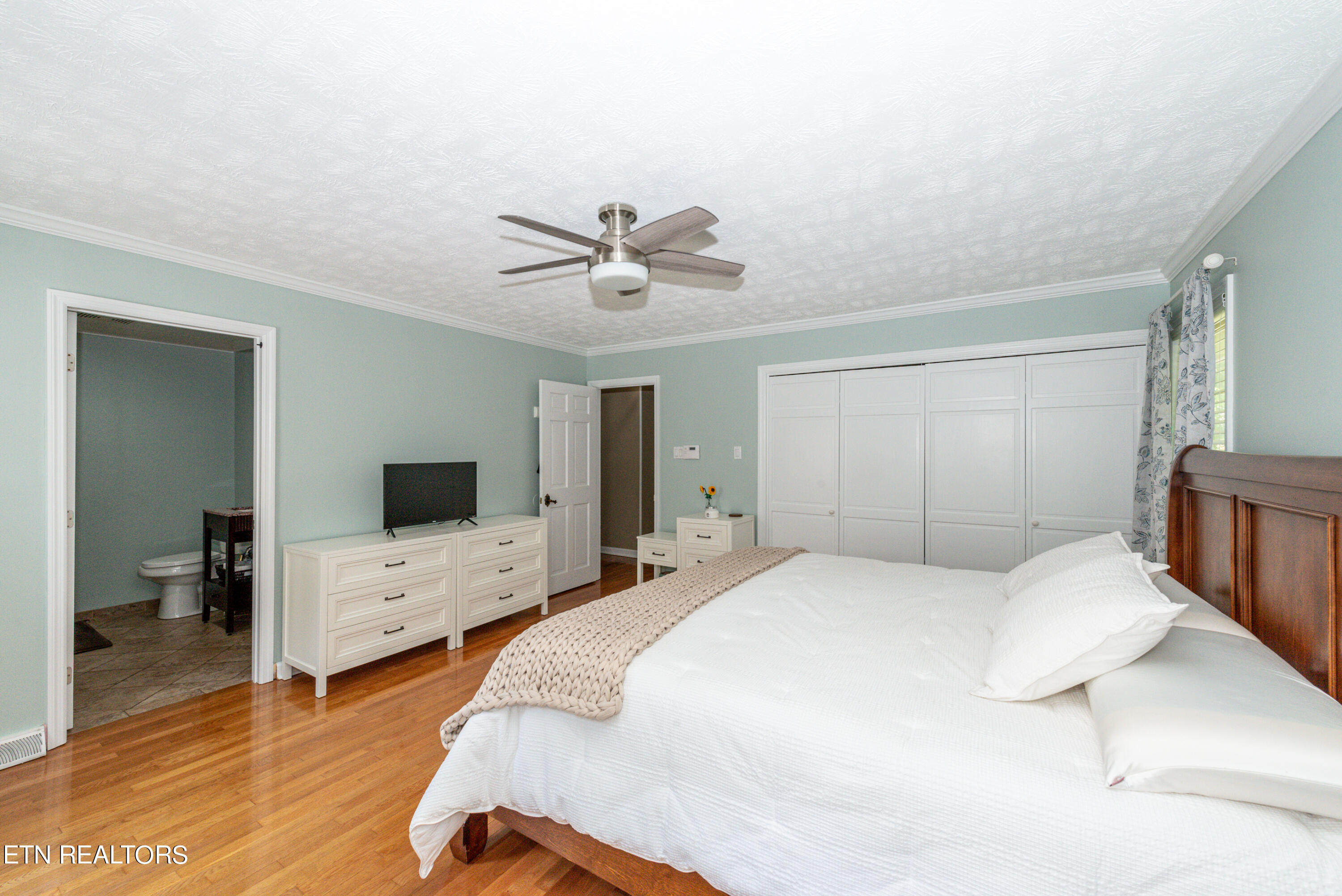 2210 Canterbury Circle