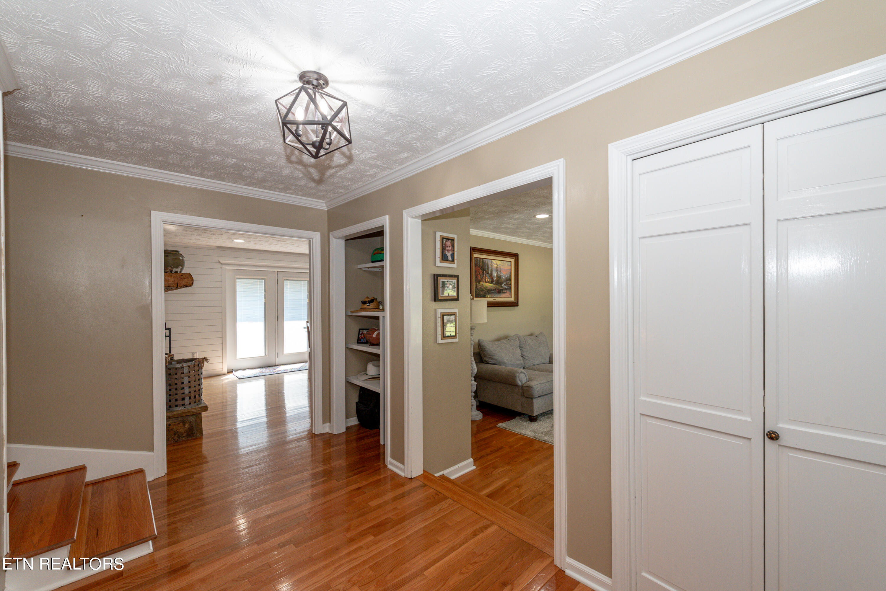 2210 Canterbury Circle