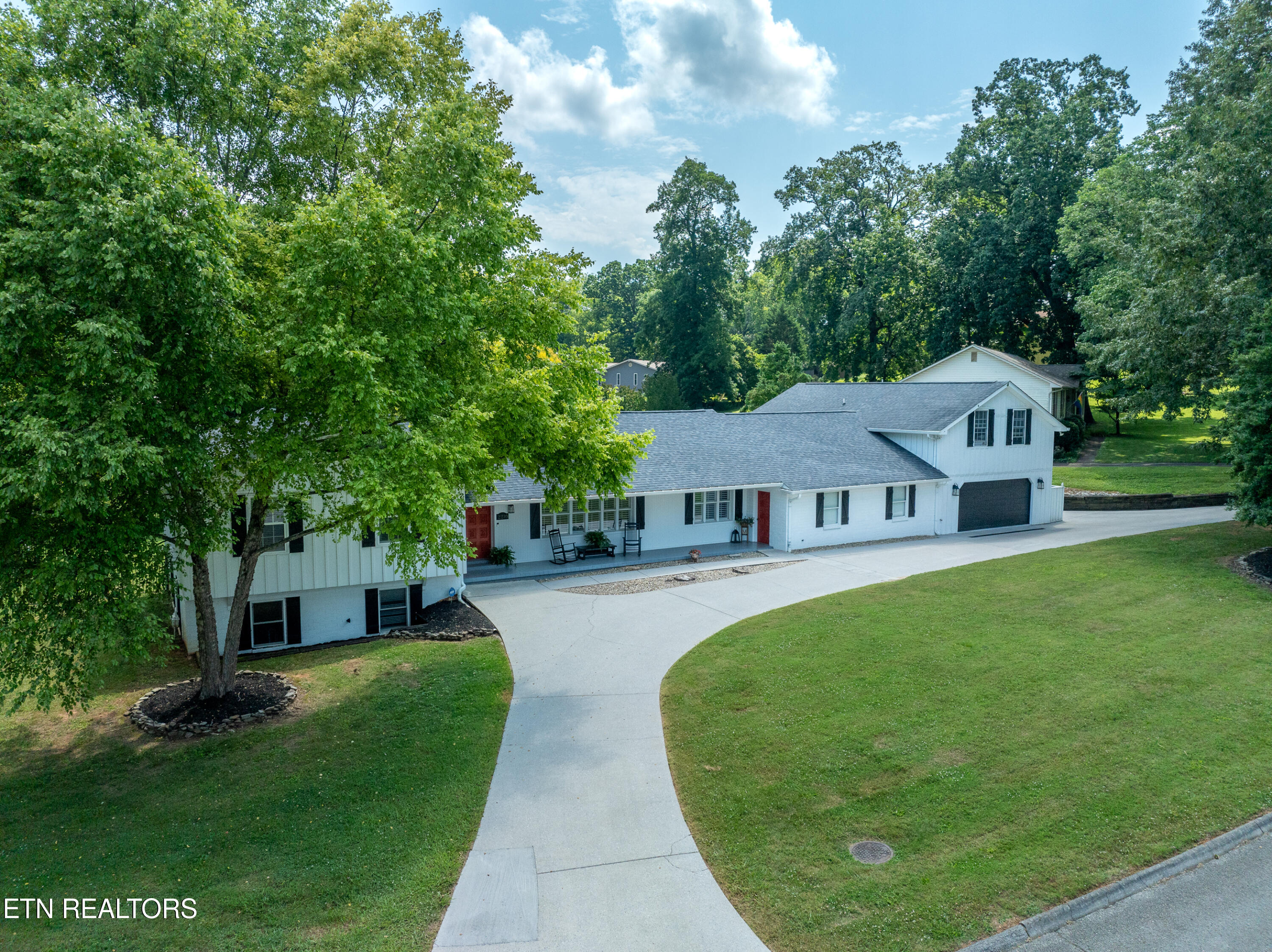 2210 Canterbury Circle