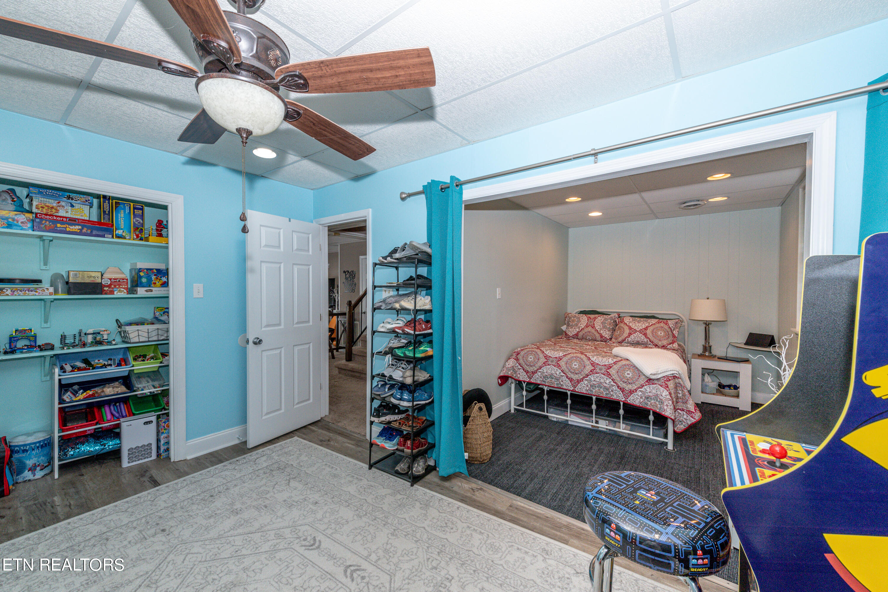 2210 Canterbury Circle