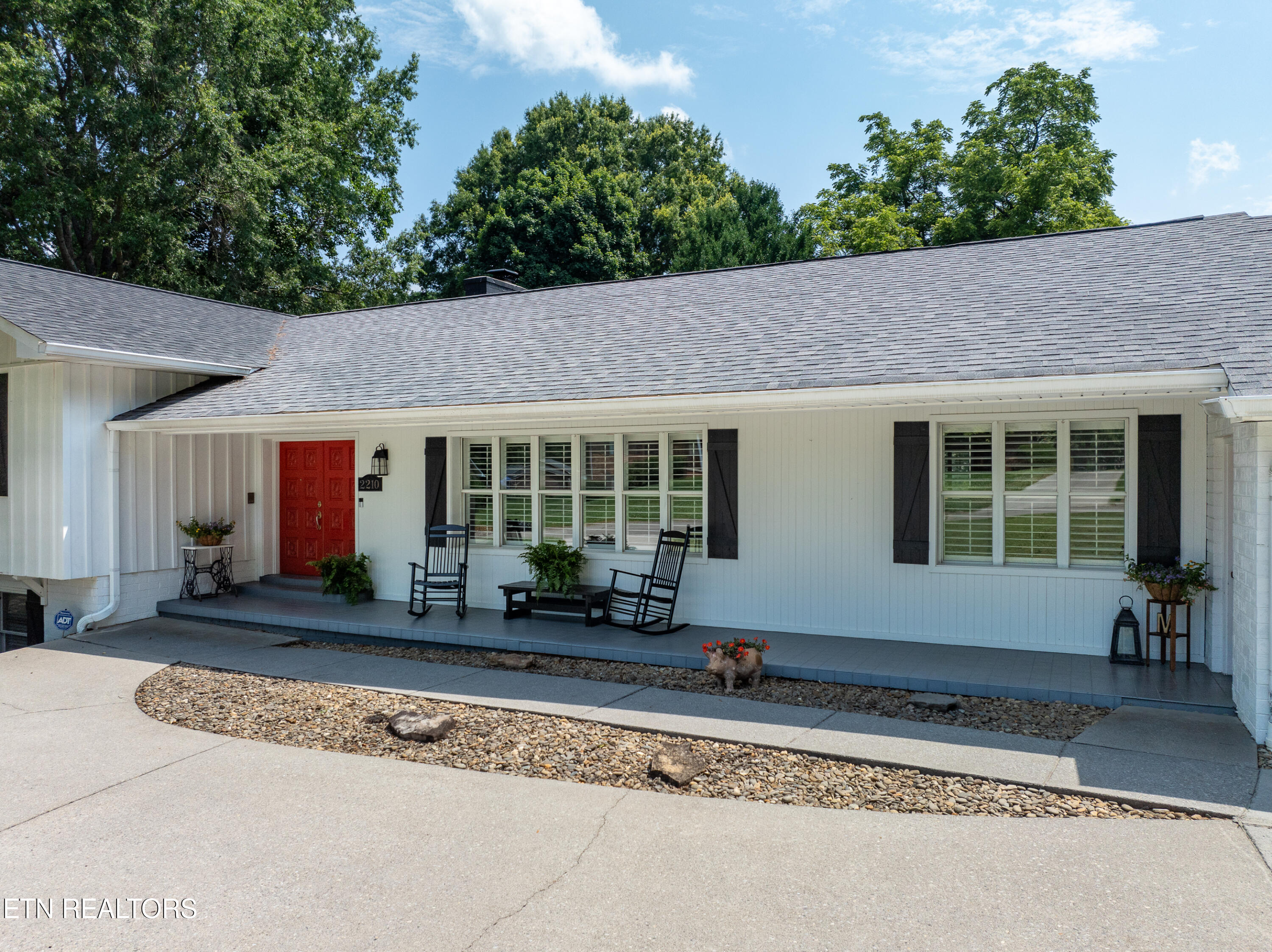 2210 Canterbury Circle