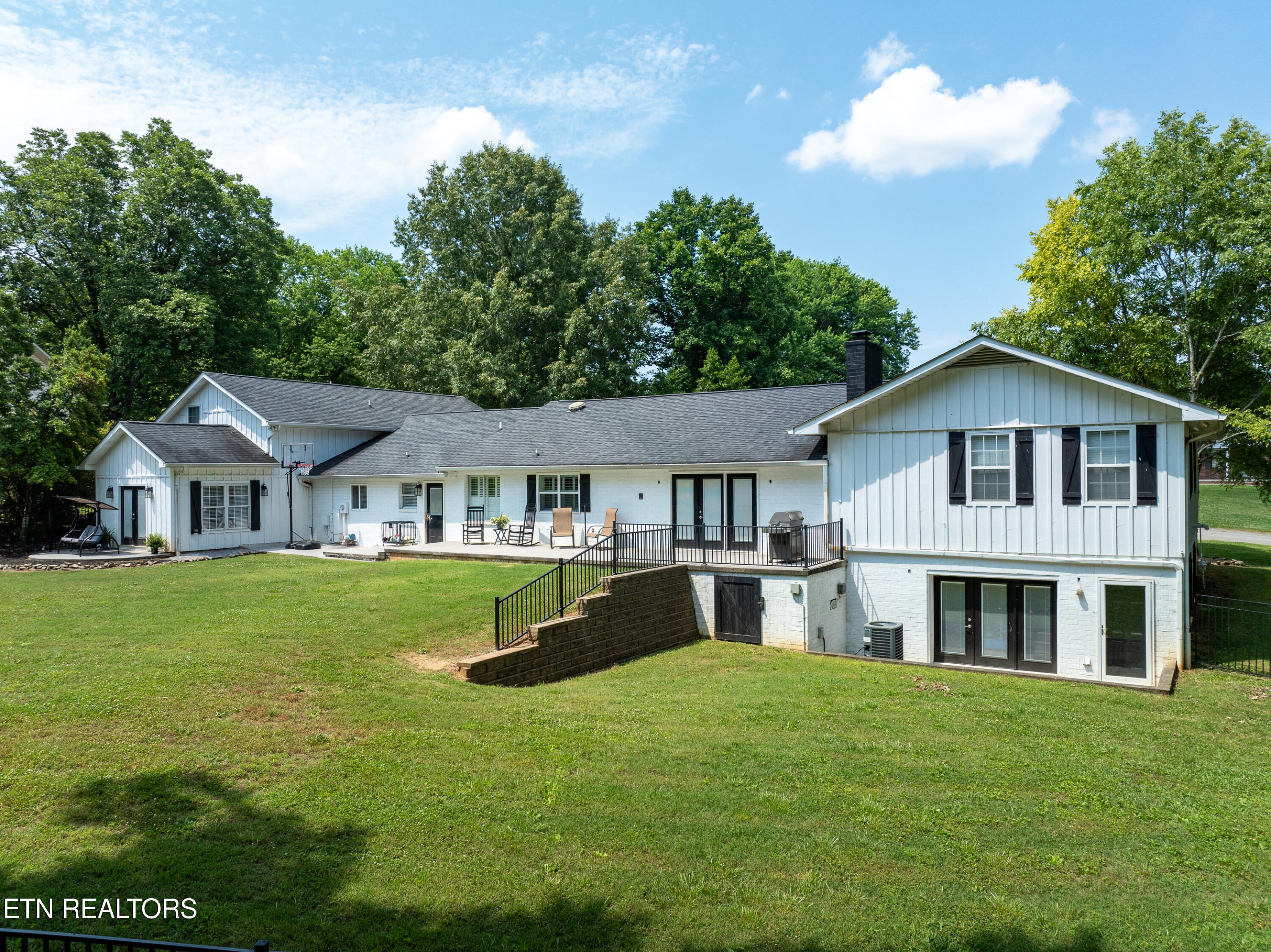 2210 Canterbury Circle