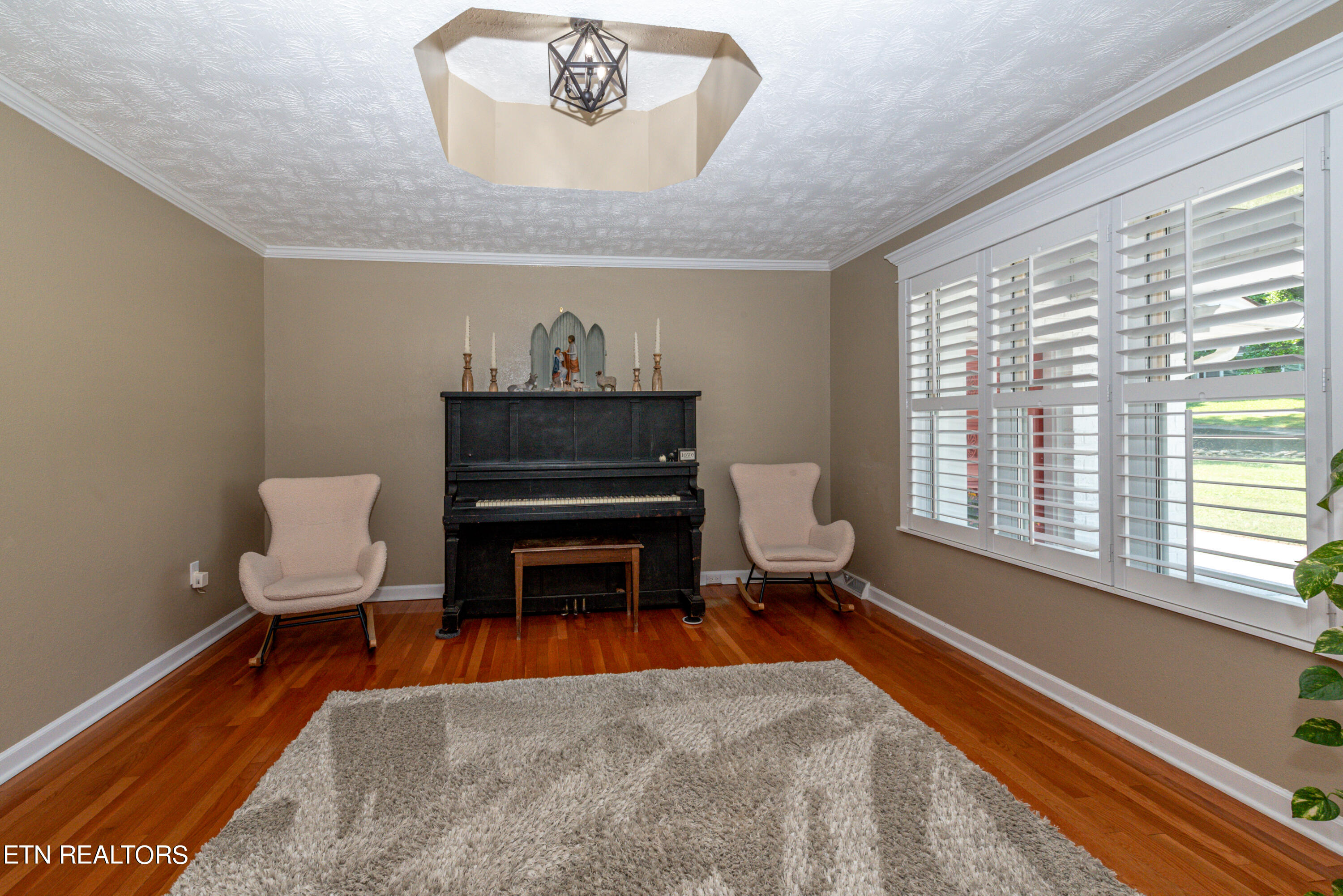 2210 Canterbury Circle