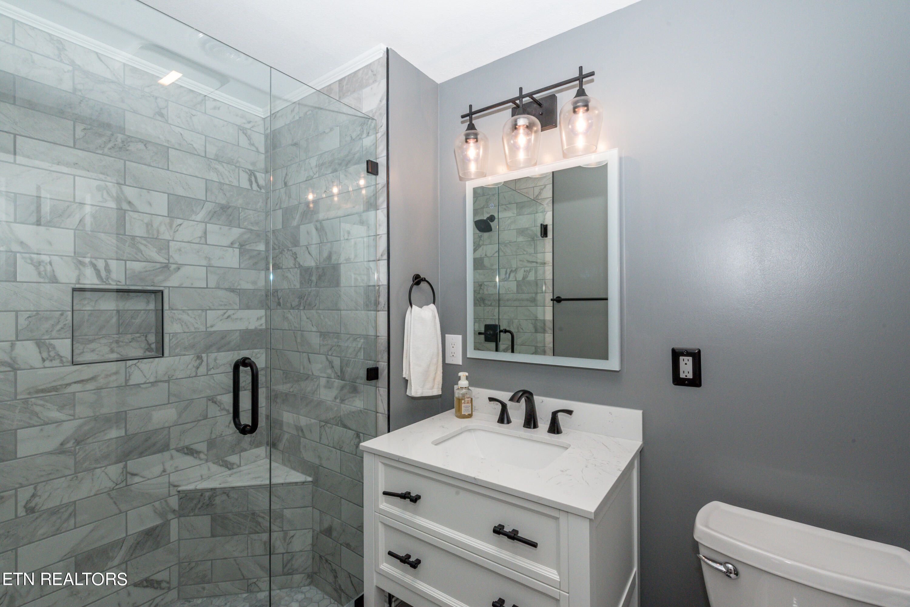 2210 Canterbury Circle