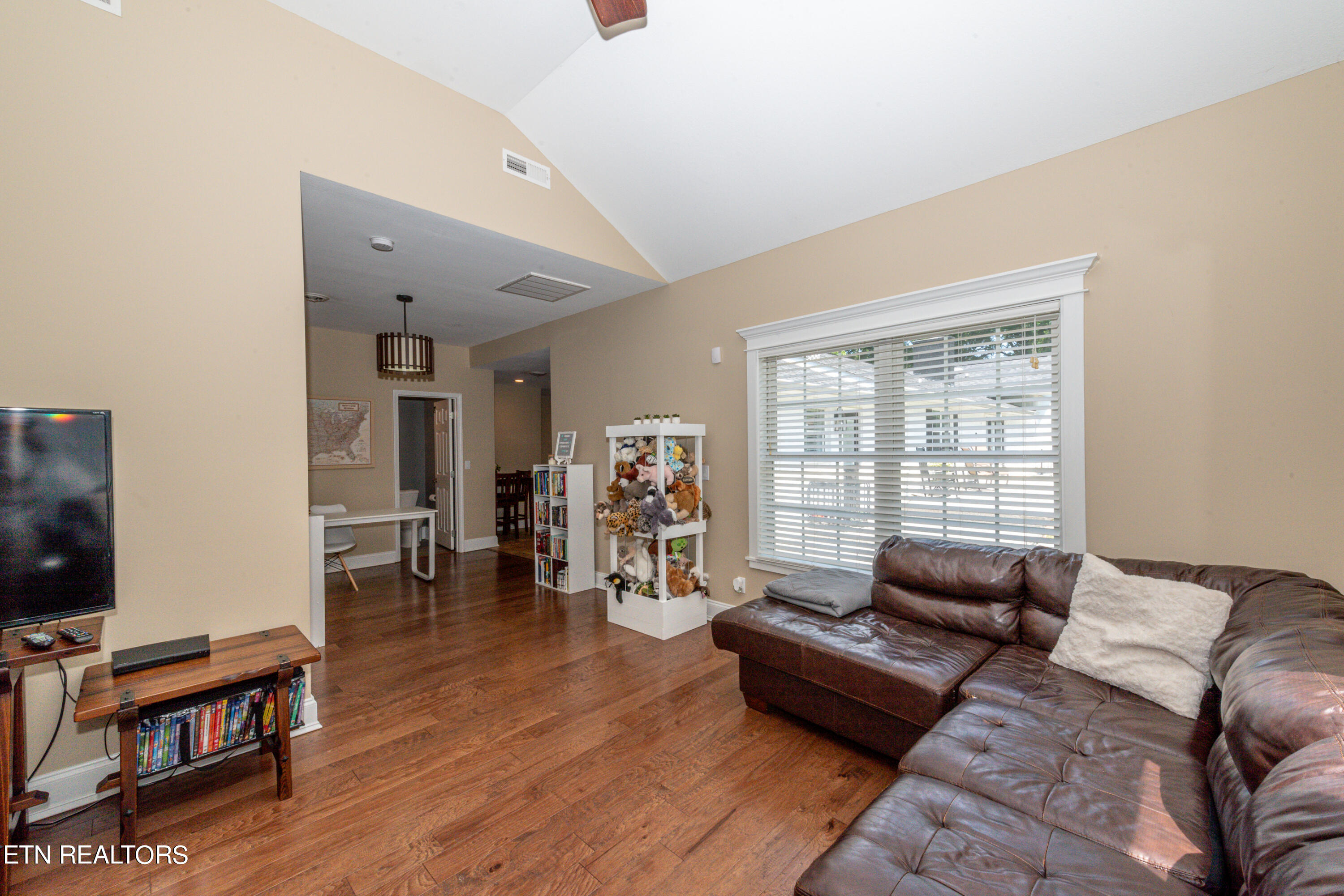 2210 Canterbury Circle