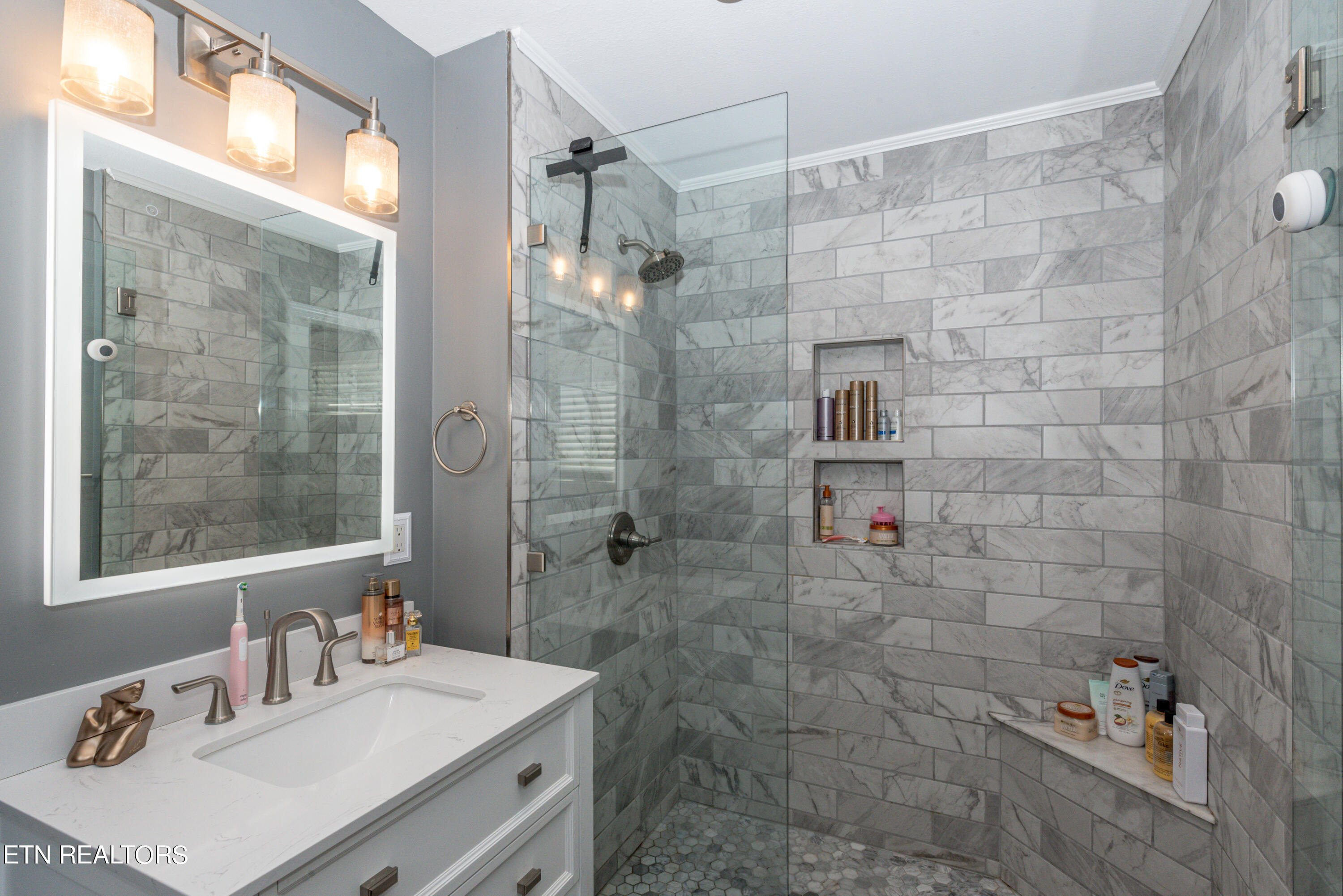 2210 Canterbury Circle