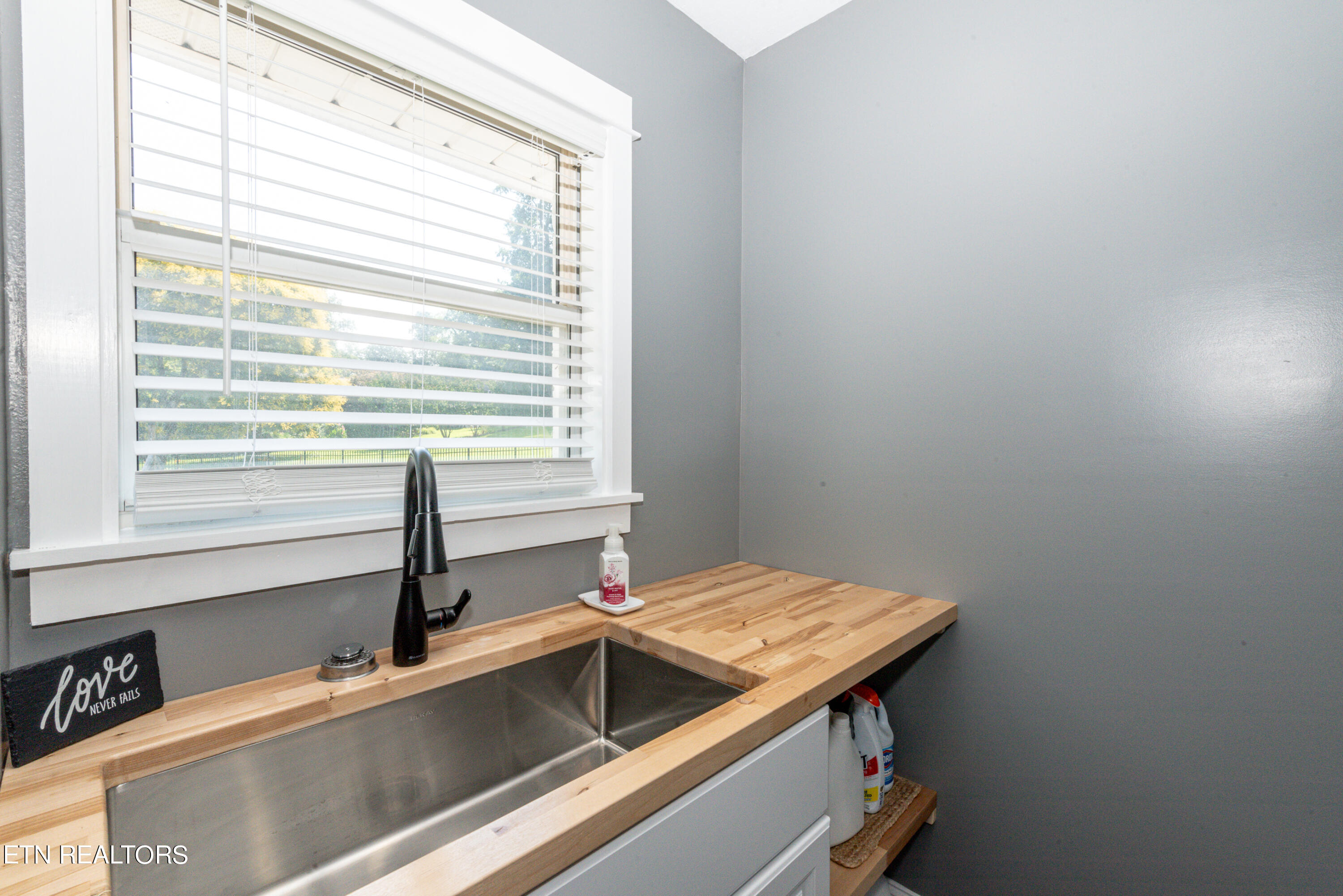 2210 Canterbury Circle