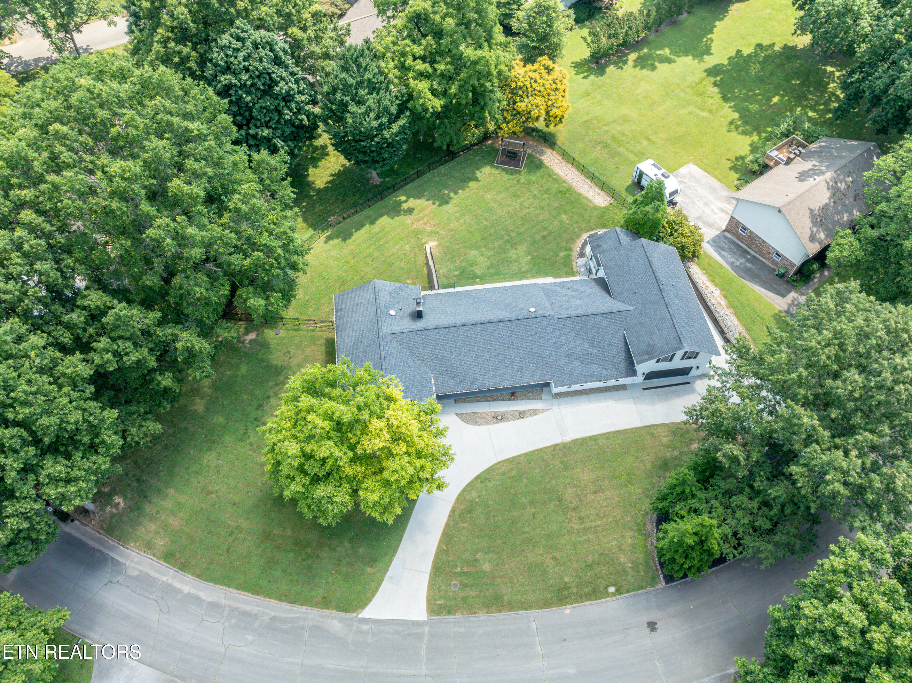 2210 Canterbury Circle