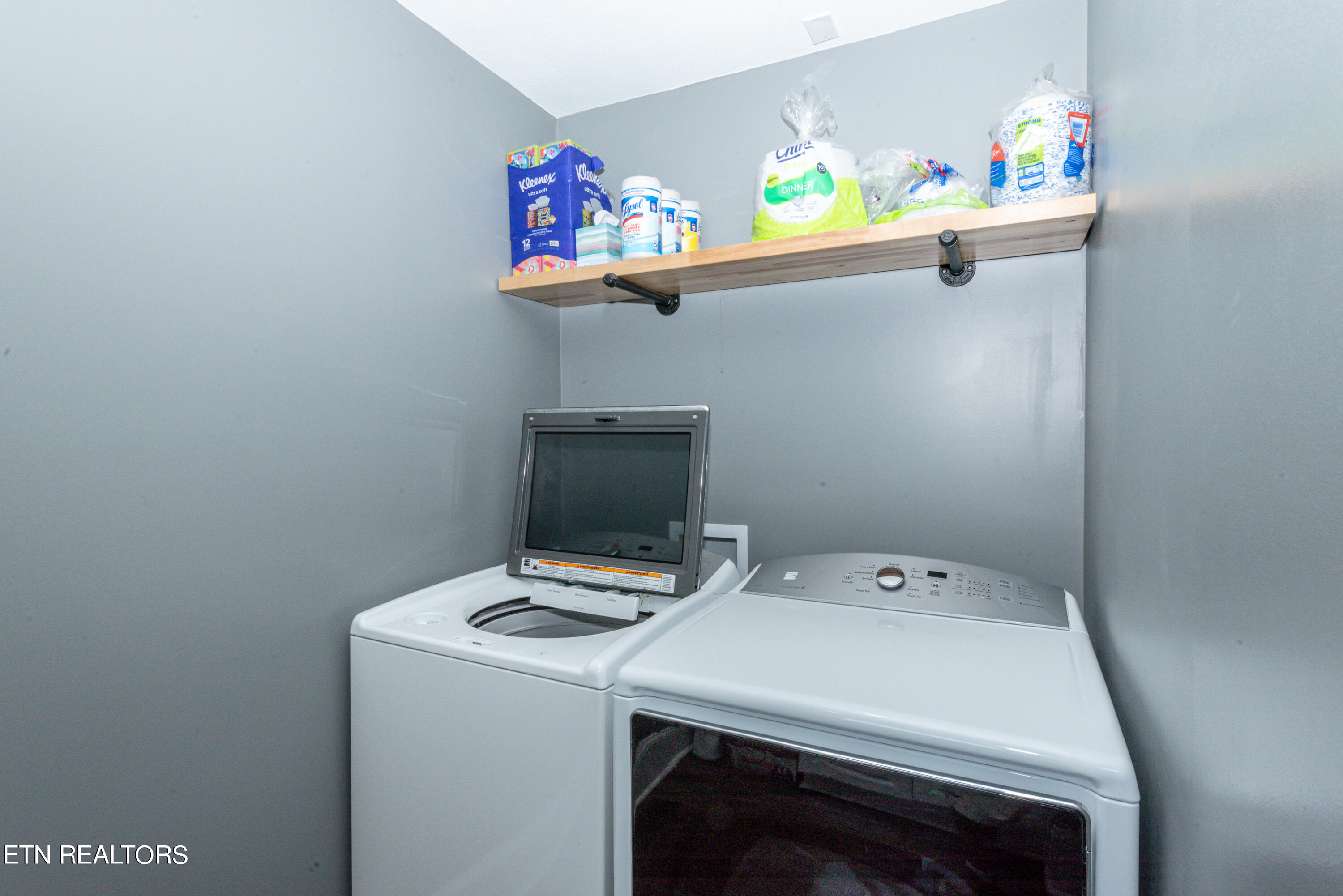 2210 Canterbury Circle