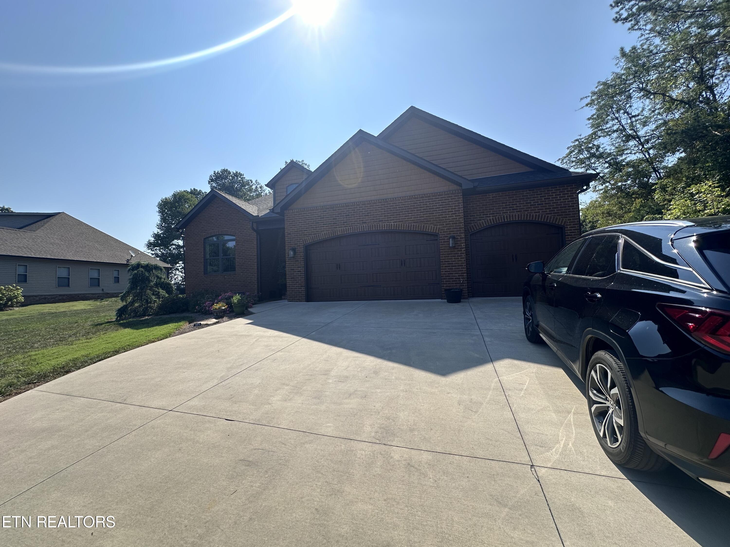 305 Southshore Drive