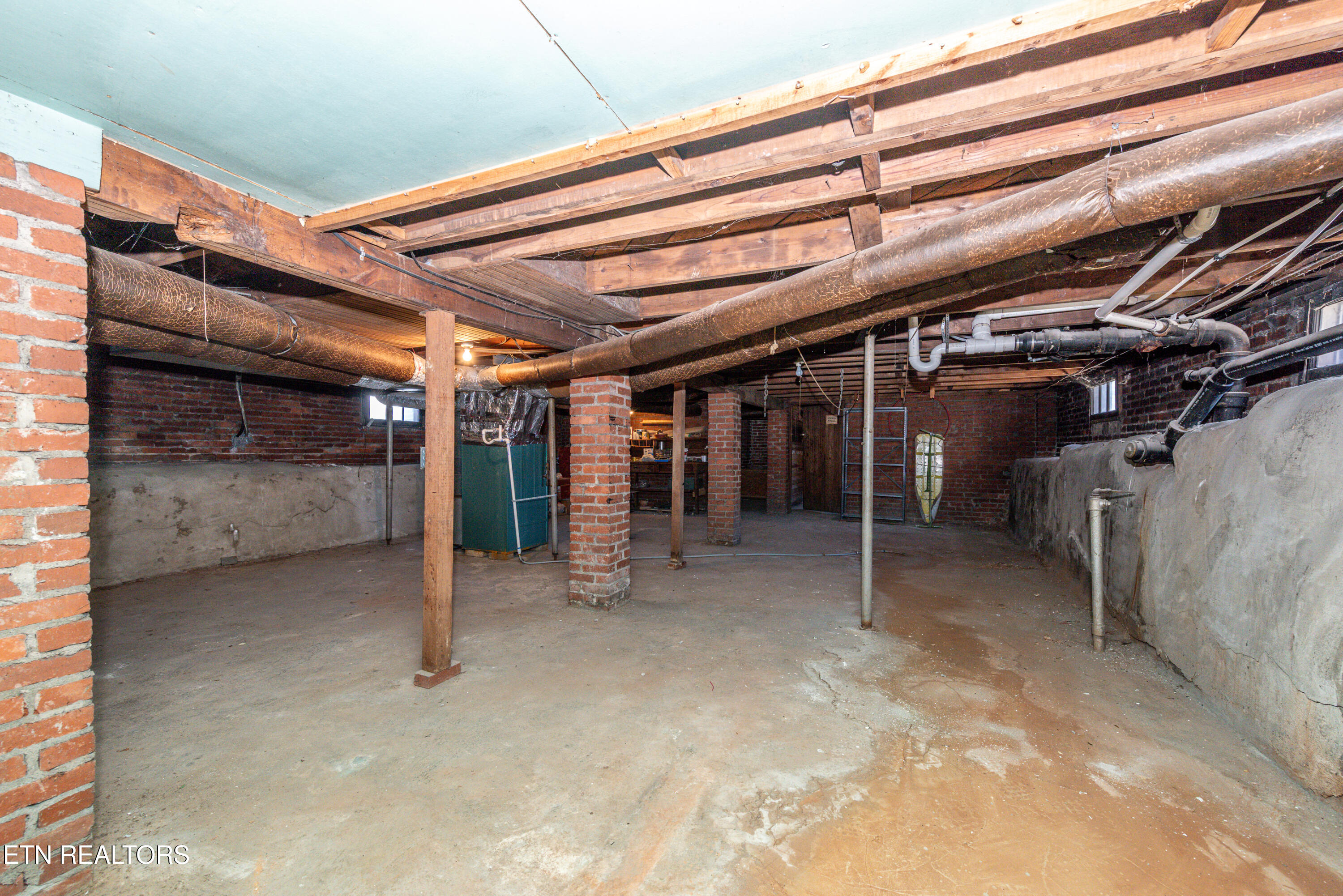 613 Mountain View Ave