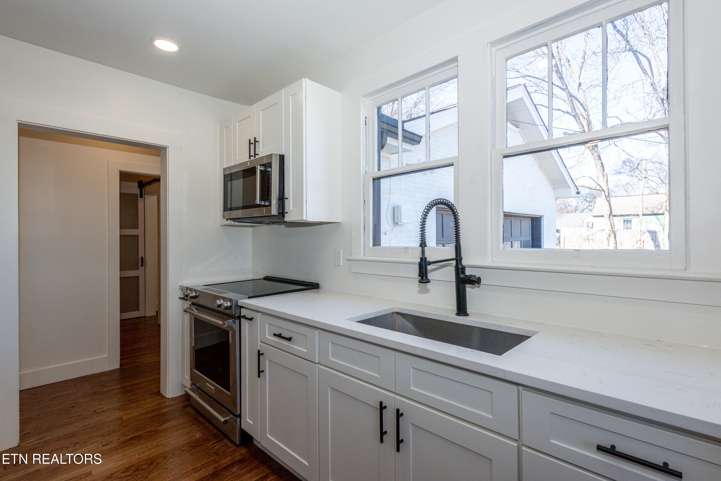 613 Mountain View Ave