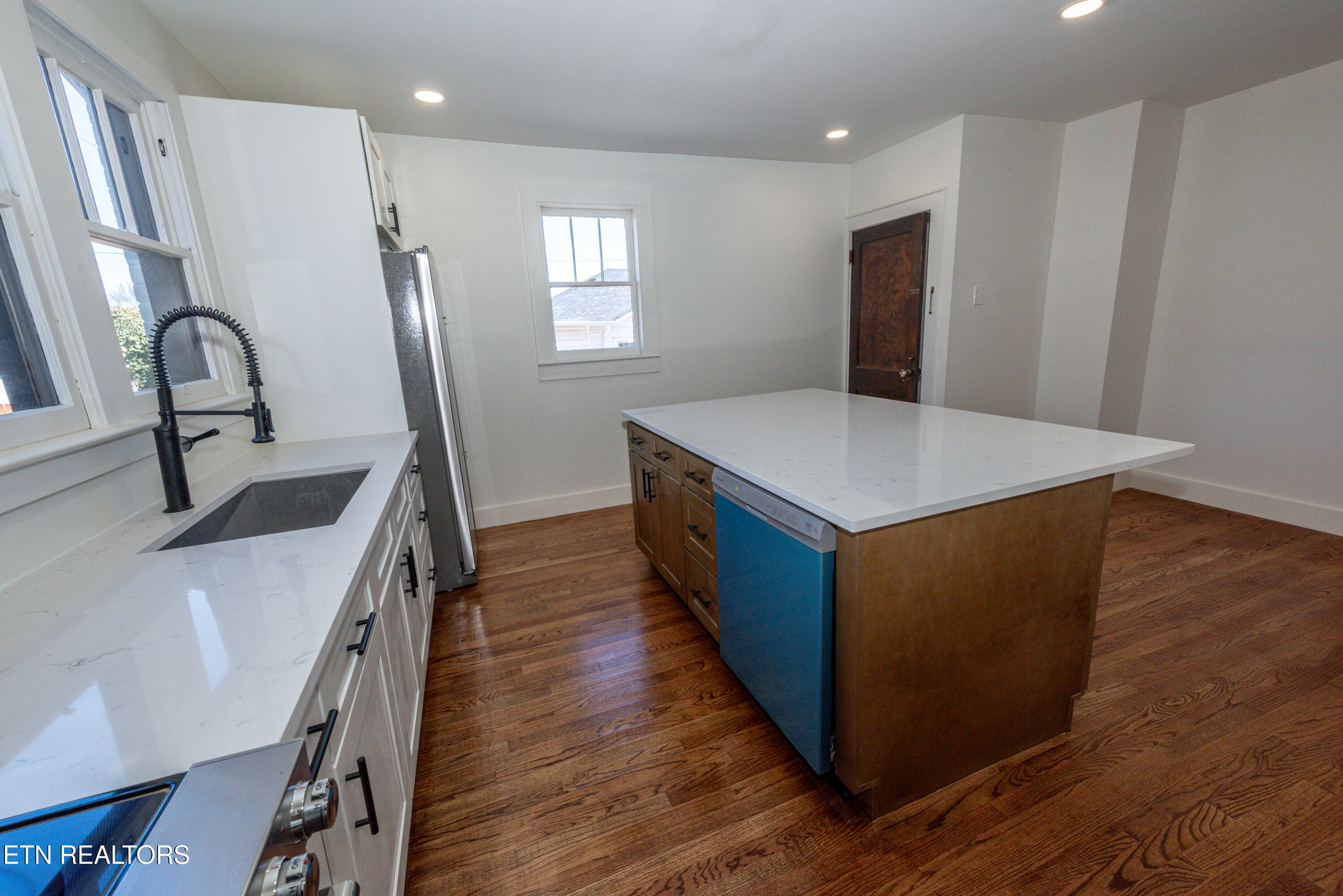 613 Mountain View Ave