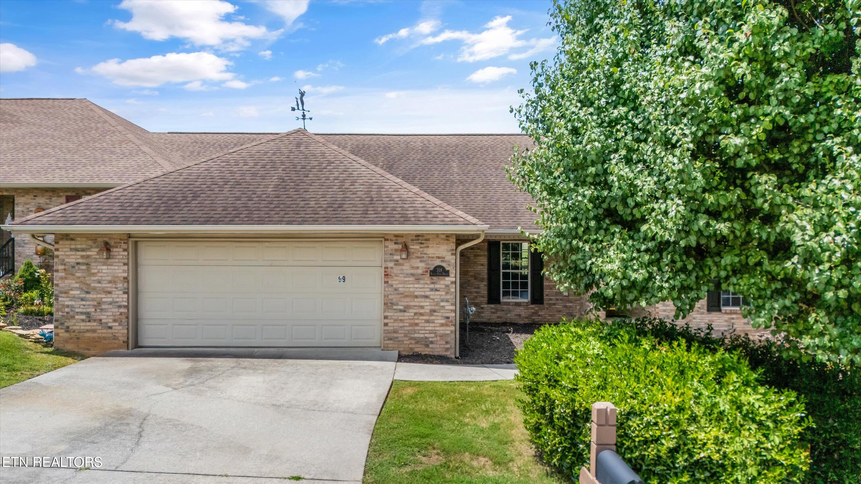 318 Royal Oaks Drive