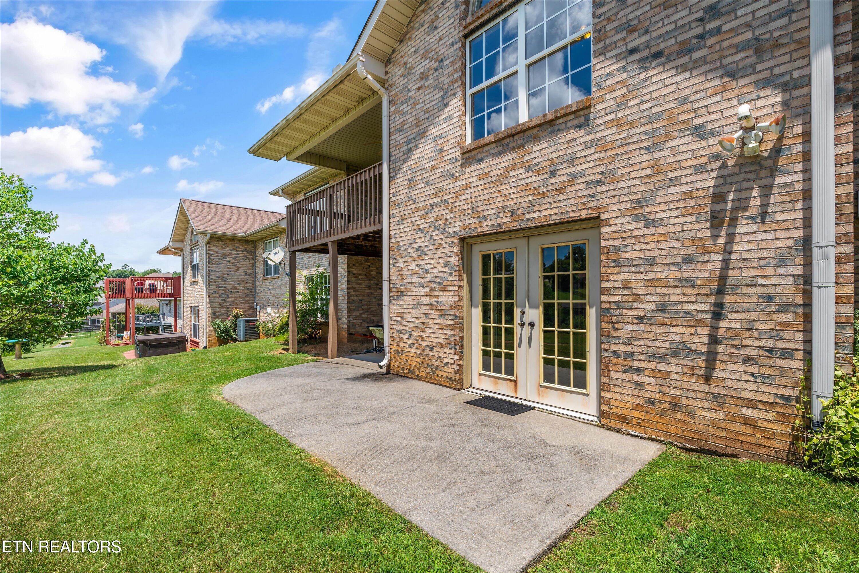 318 Royal Oaks Drive