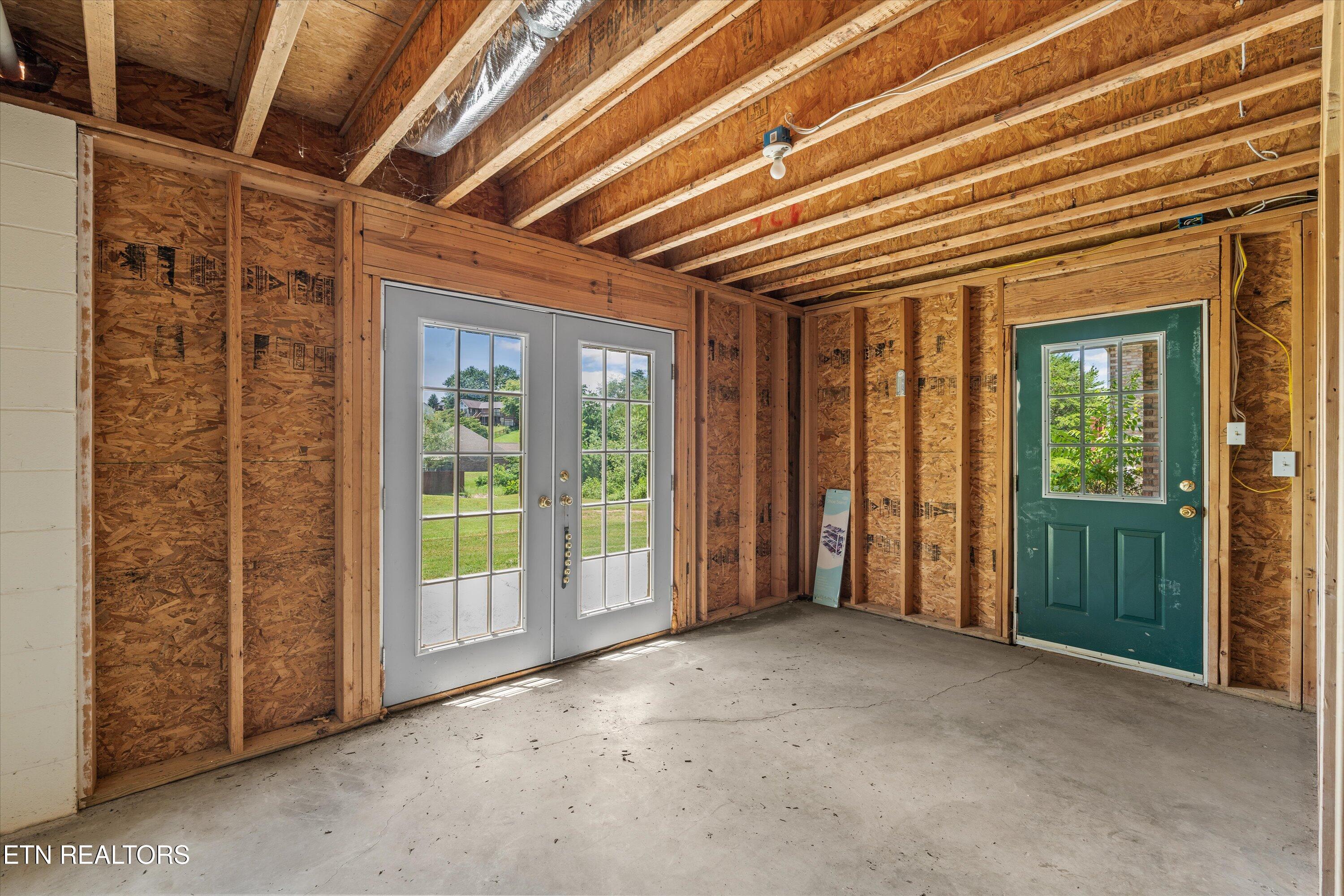 318 Royal Oaks Drive