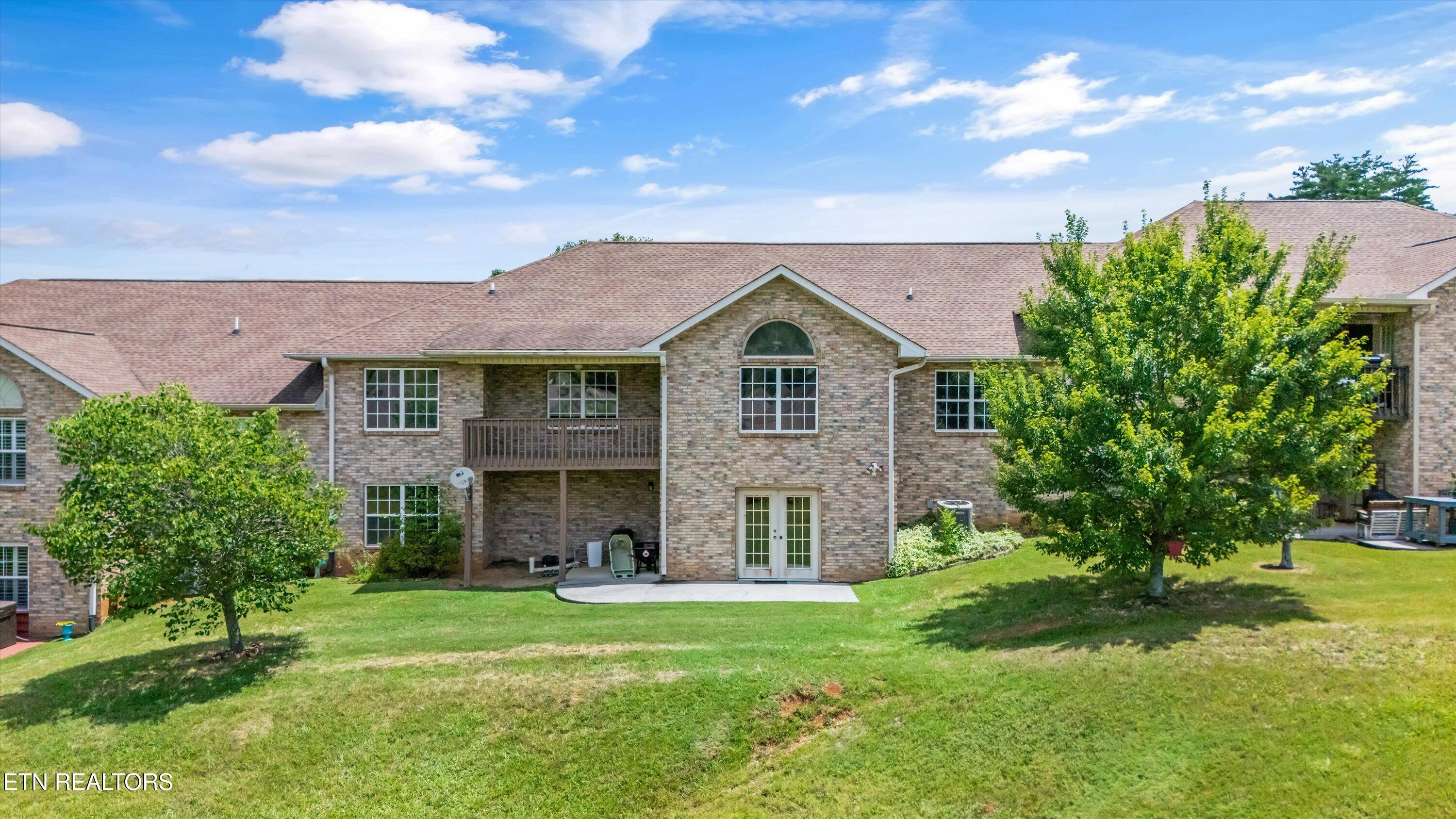 318 Royal Oaks Drive