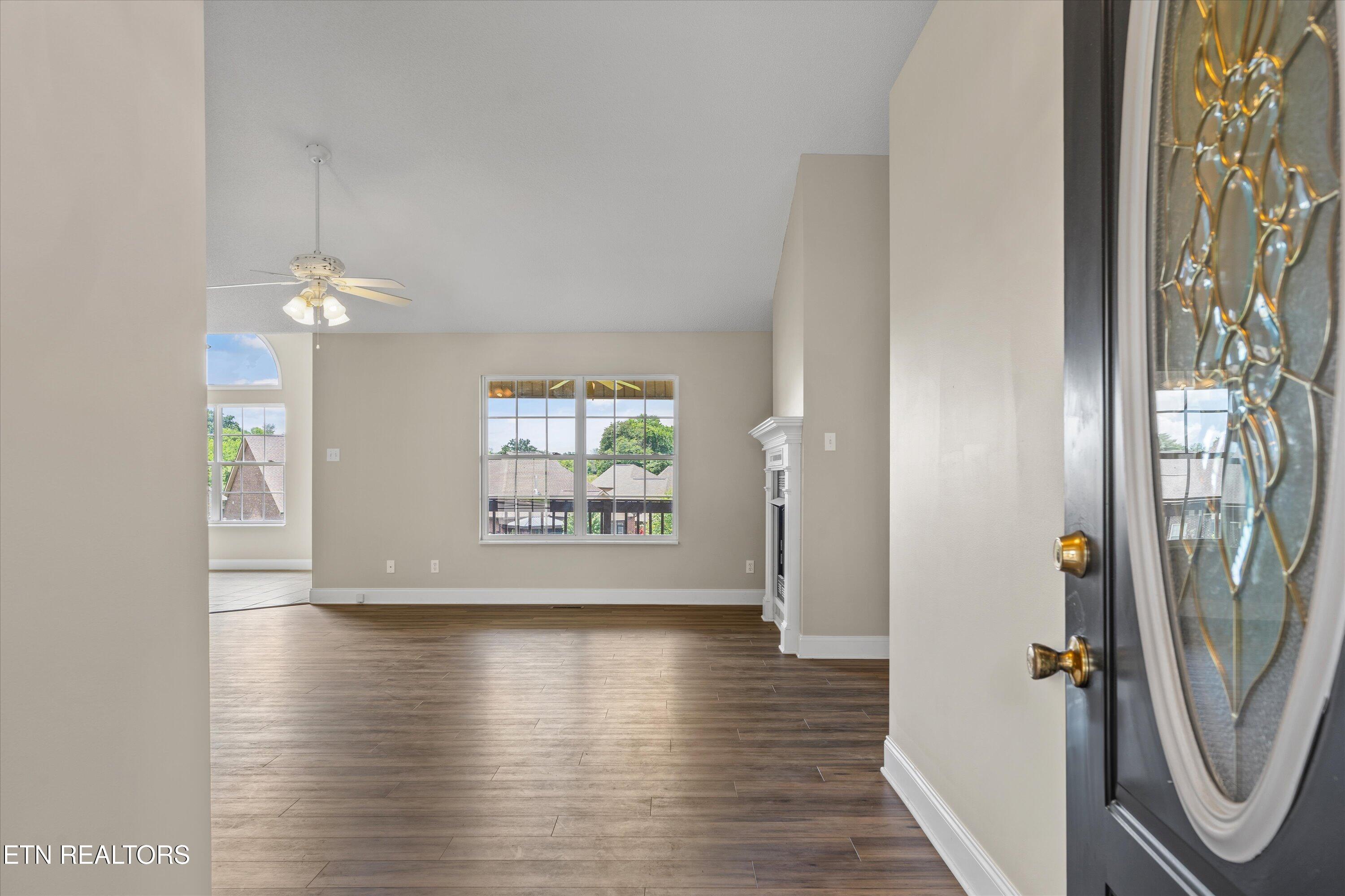 318 Royal Oaks Drive