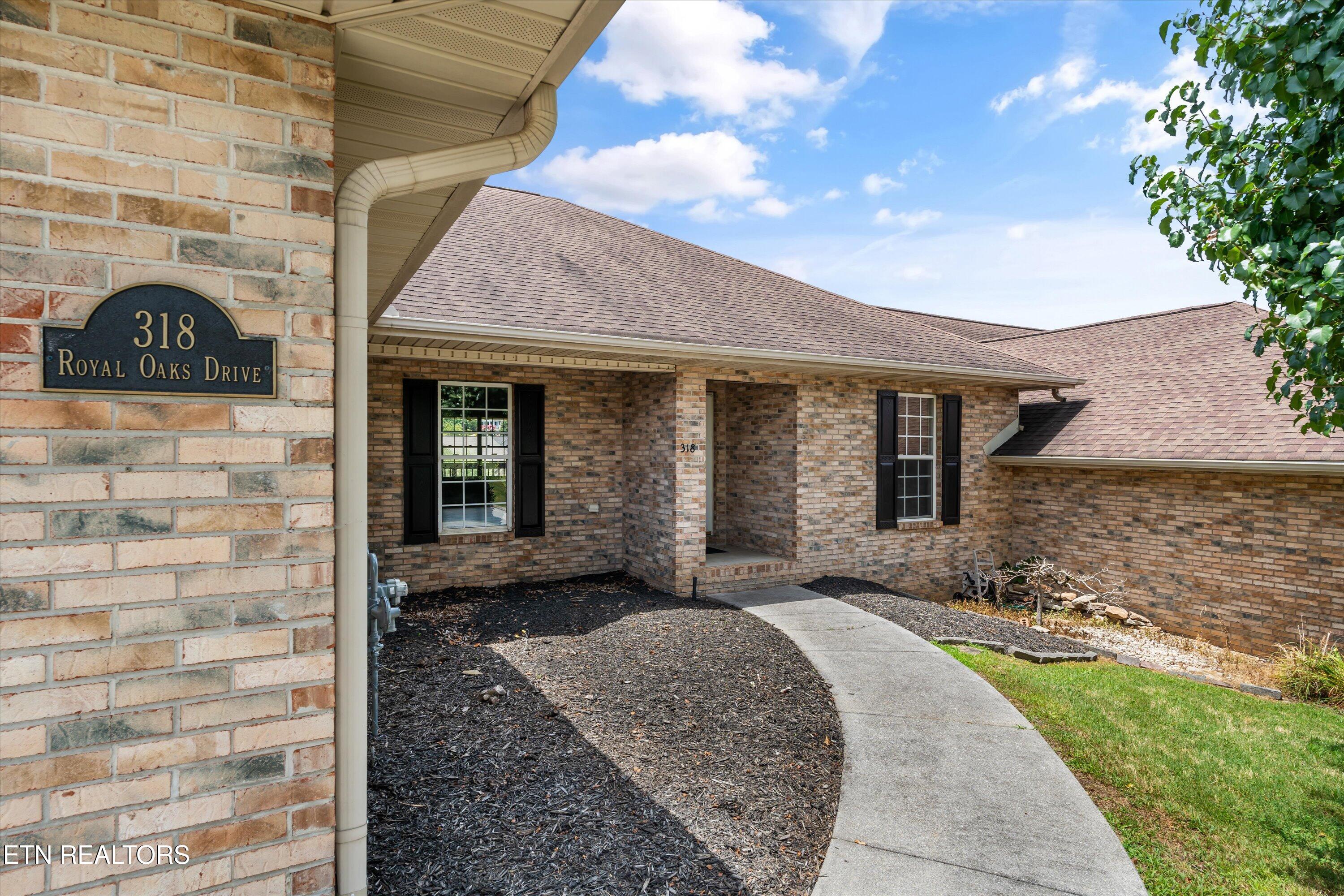 318 Royal Oaks Drive