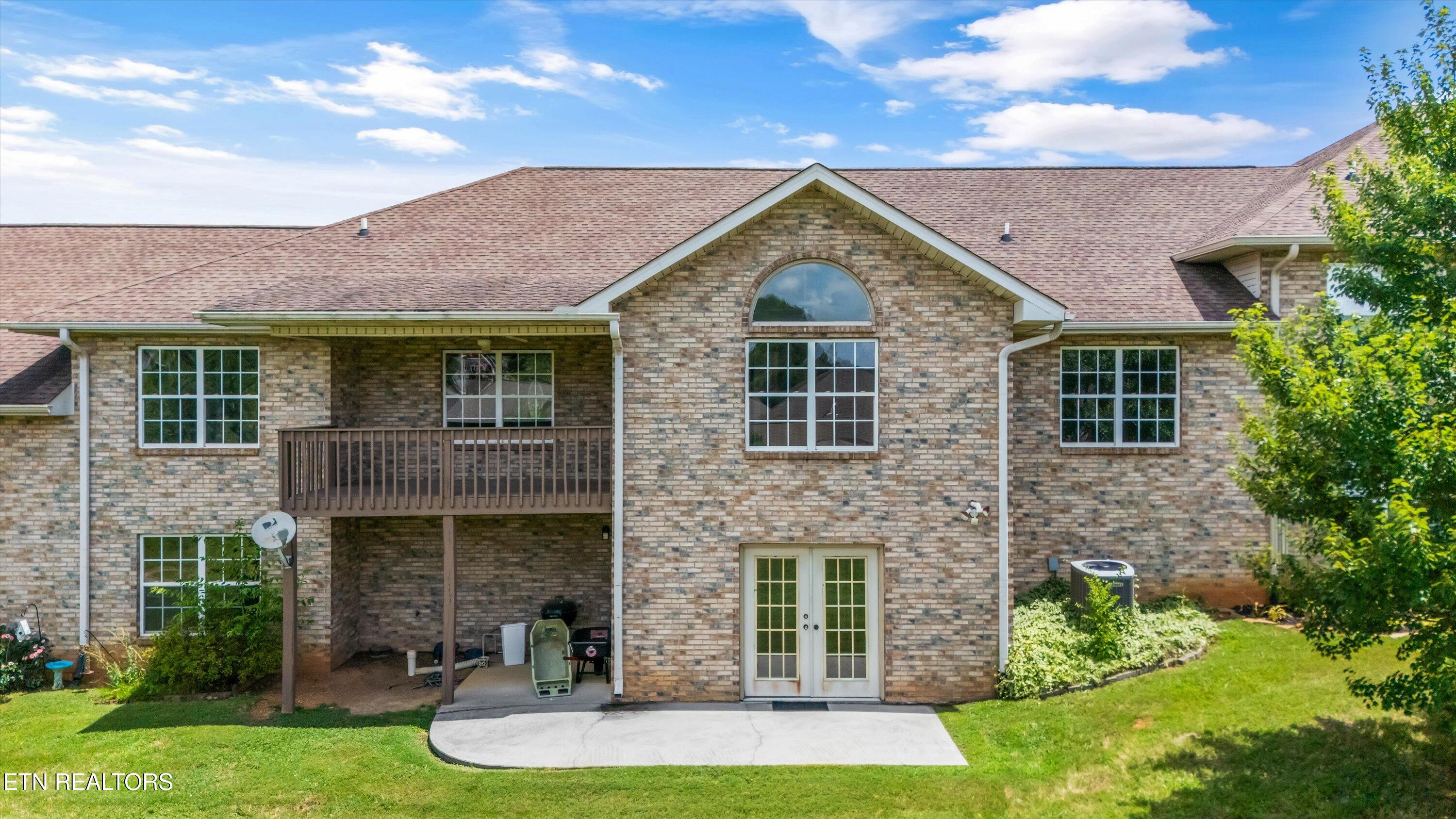 318 Royal Oaks Drive