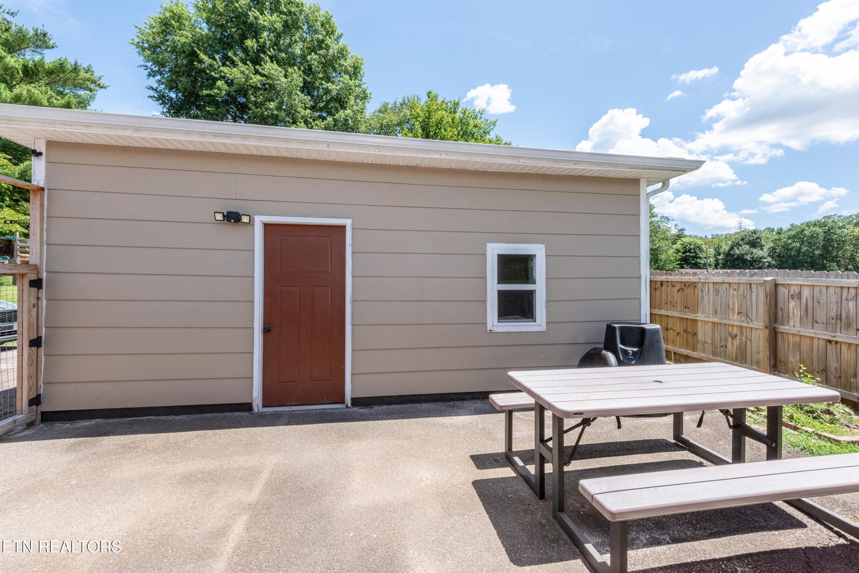 1119 Scenic Hill Drive