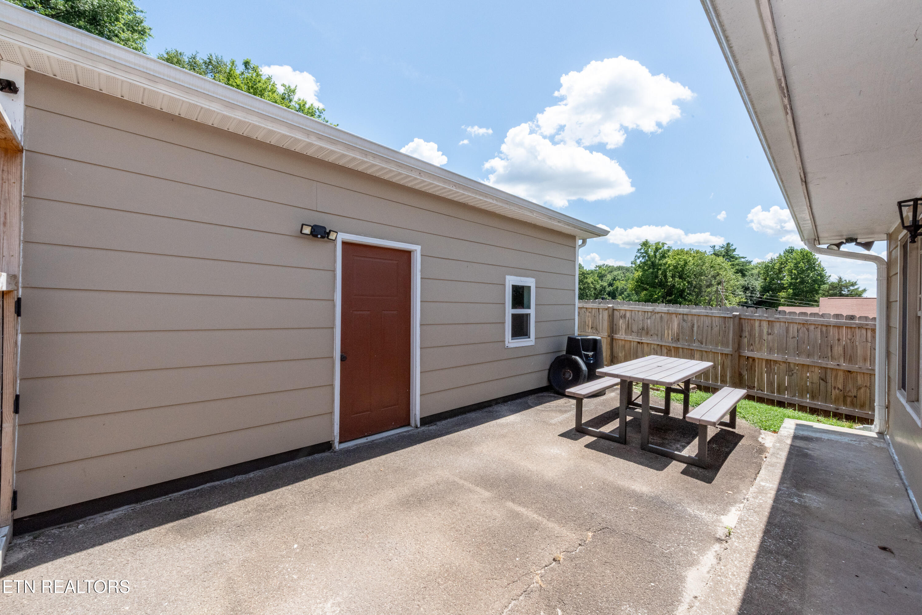 1119 Scenic Hill Drive