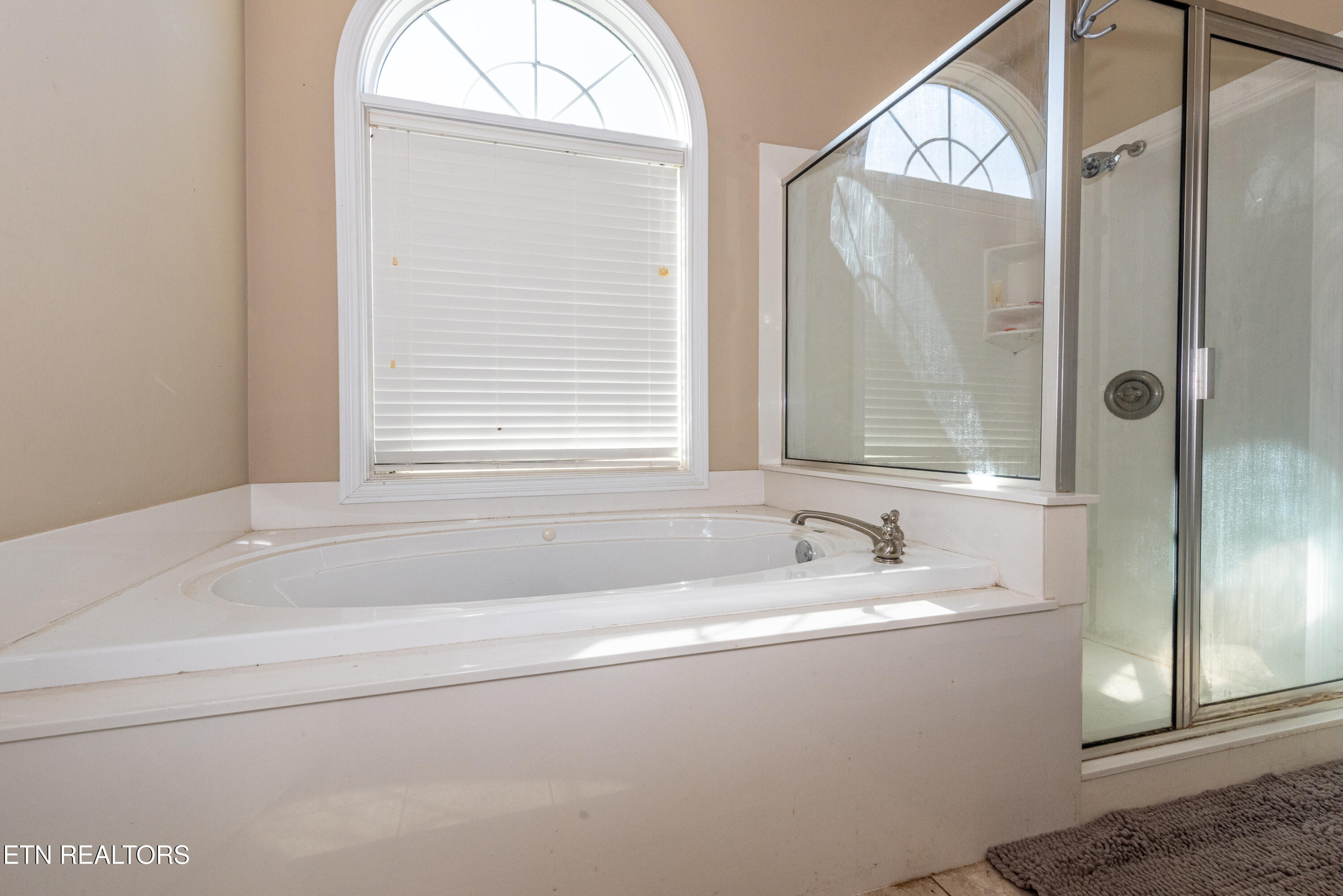 2704 Magnolia Pointe Lane