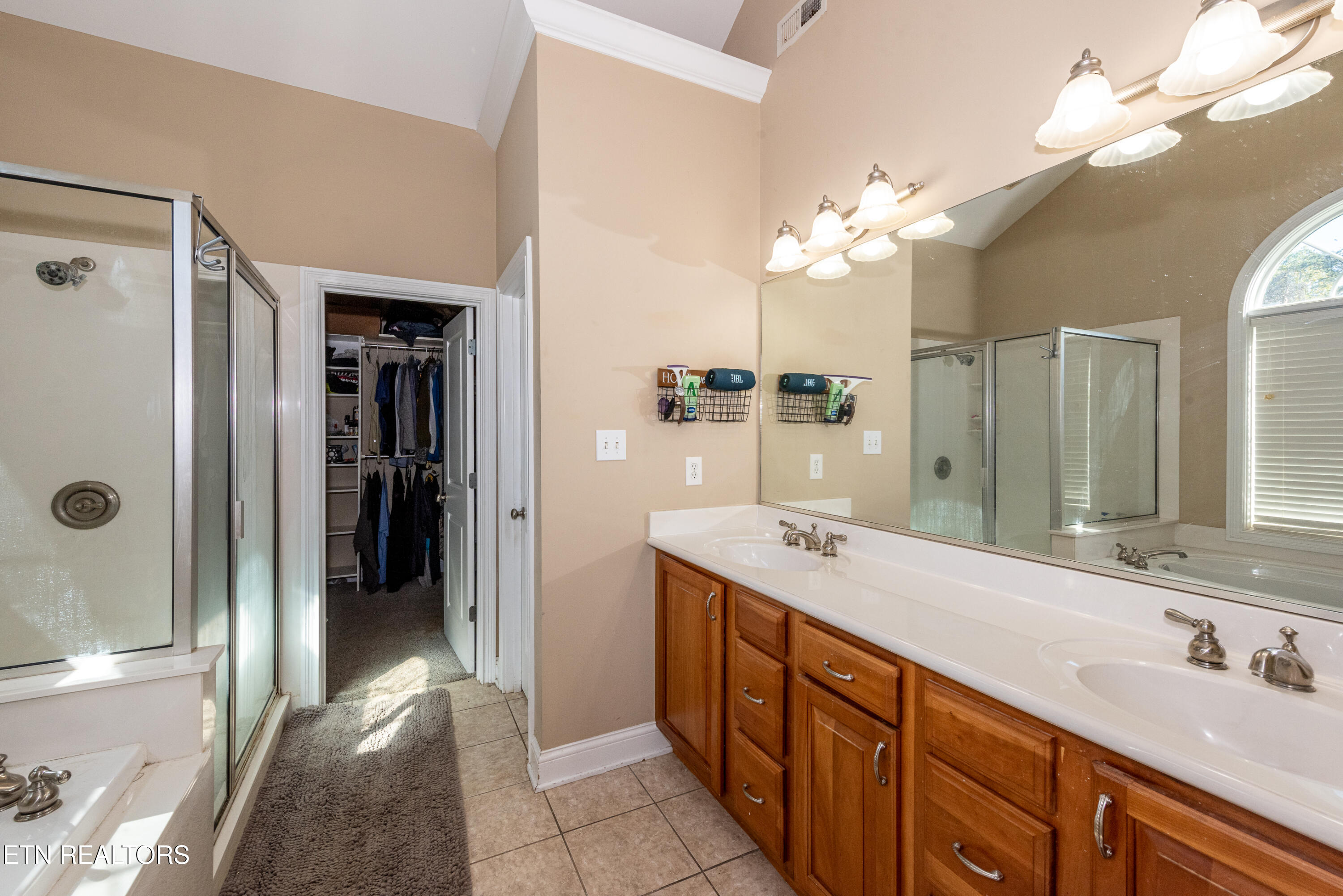 2704 Magnolia Pointe Lane