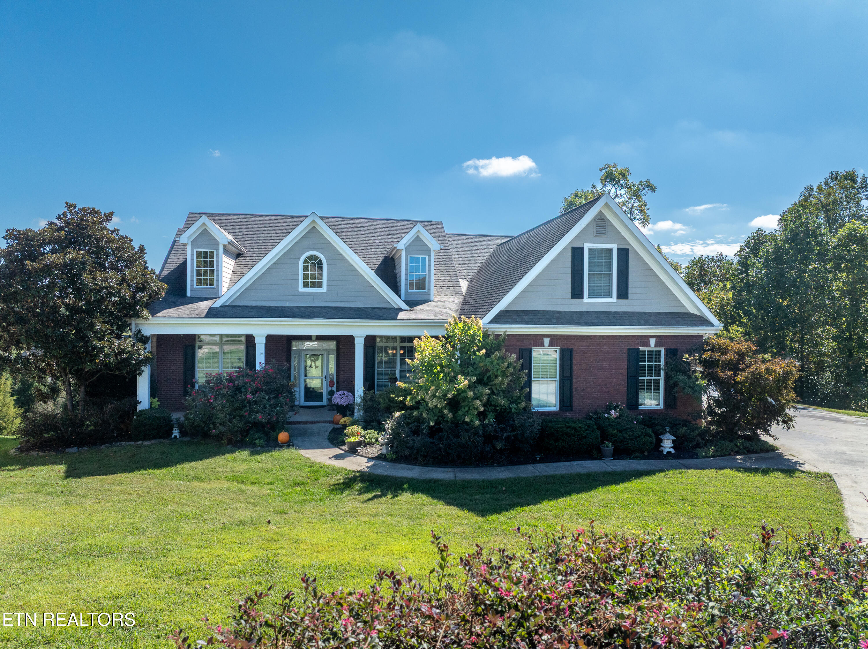 2704 Magnolia Pointe Lane