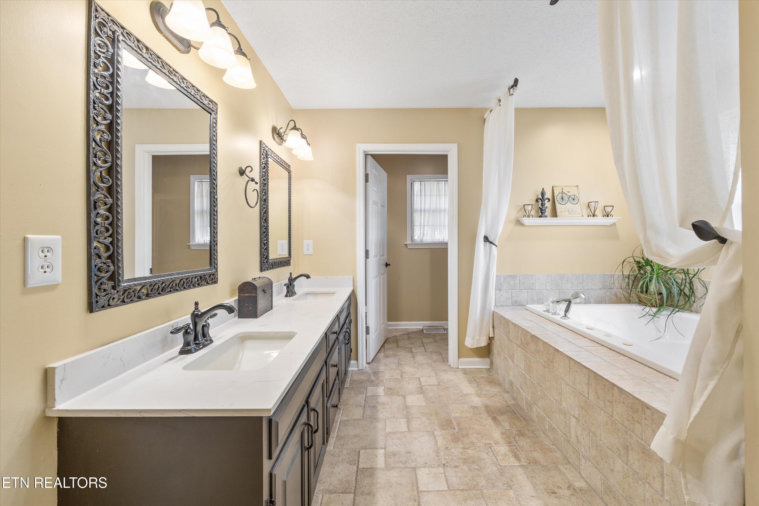 1827 Southcliff Drive, Maryville