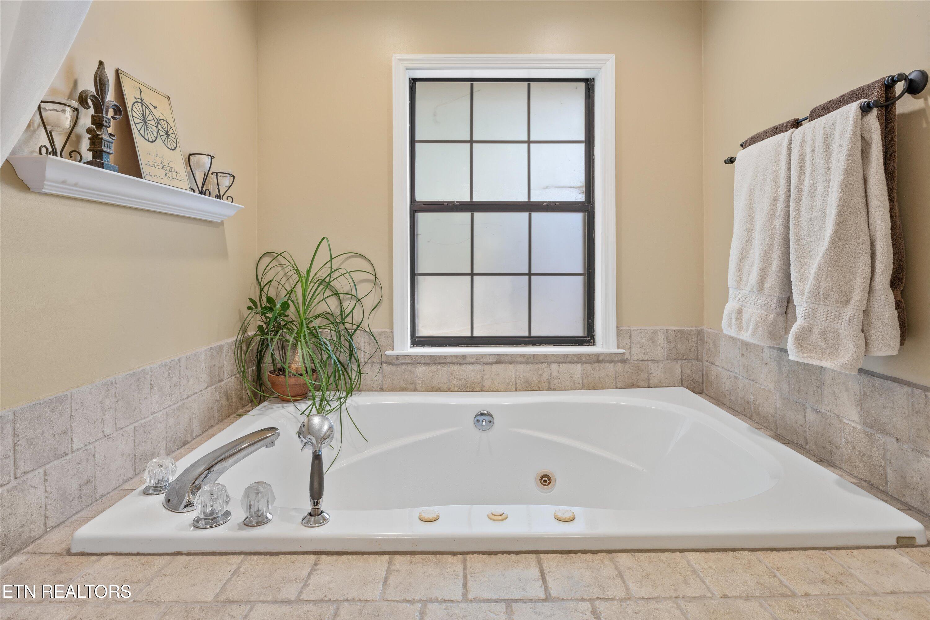 1827 Southcliff Drive, Maryville