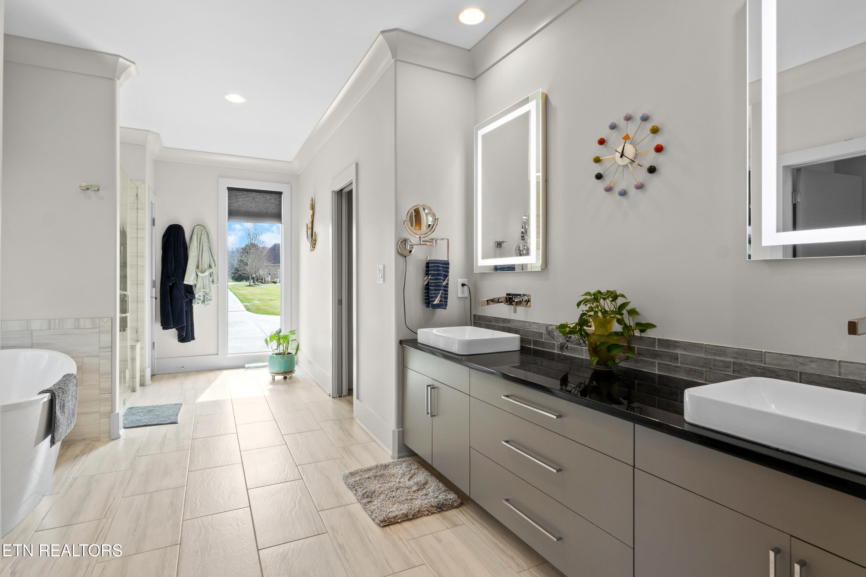 3702 Promontory Point