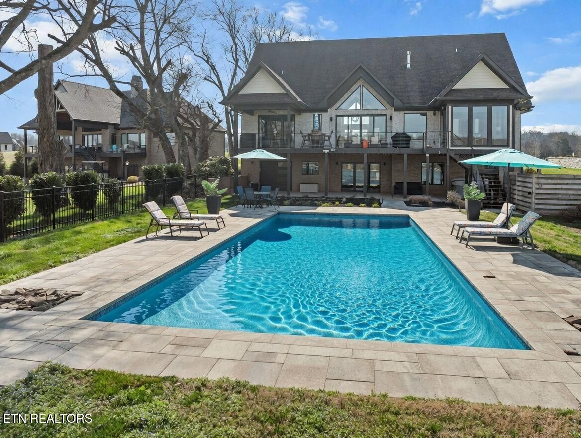 3702 Promontory Point